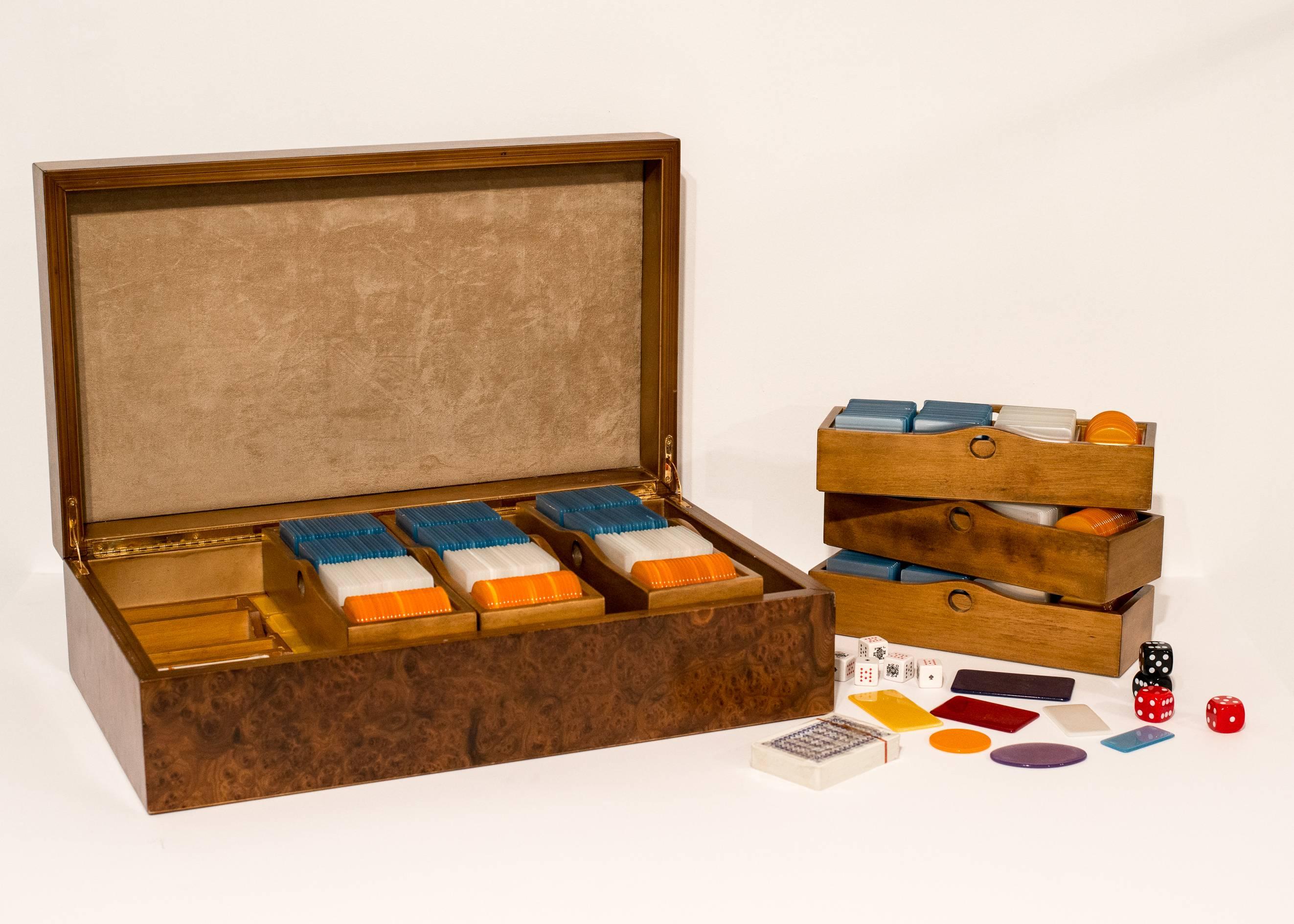Luxurious 1970s velvet lined briar wood cases opens to reveal a Florentine Italian poker game set. Each case fitted with five trays and compartmentalized base holding approximate 685 unmarked pearlized or iridescent acrylic European style poker