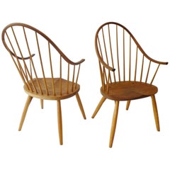 Pair of Thomas Moser Continuous Arm Windsor Dining Chairs