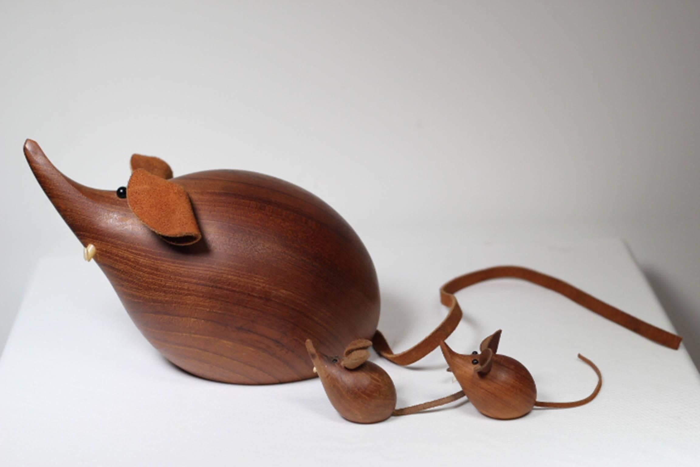 H & F Denmark Mid-Century teak wood rare mouse family, circa 1960s. Possibly Hans Bolling/Kay Bojesen. Leather tails and ears.