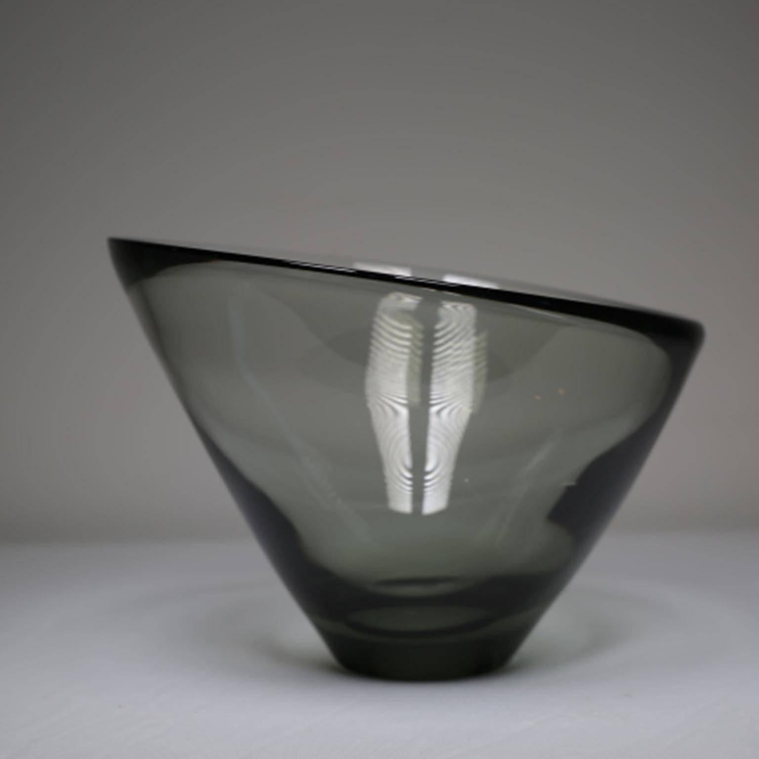 Mid-Century Modern Bowl Signed Holmegaard Denmark, circa 1950.
Smoke grey.
Minor damage on one side denoted in images.