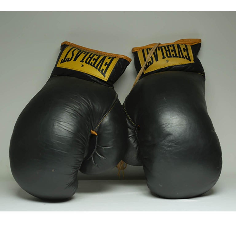Vintage Leather Everlast Boxing Gloves, circa 1960s For Sale at 1stdibs