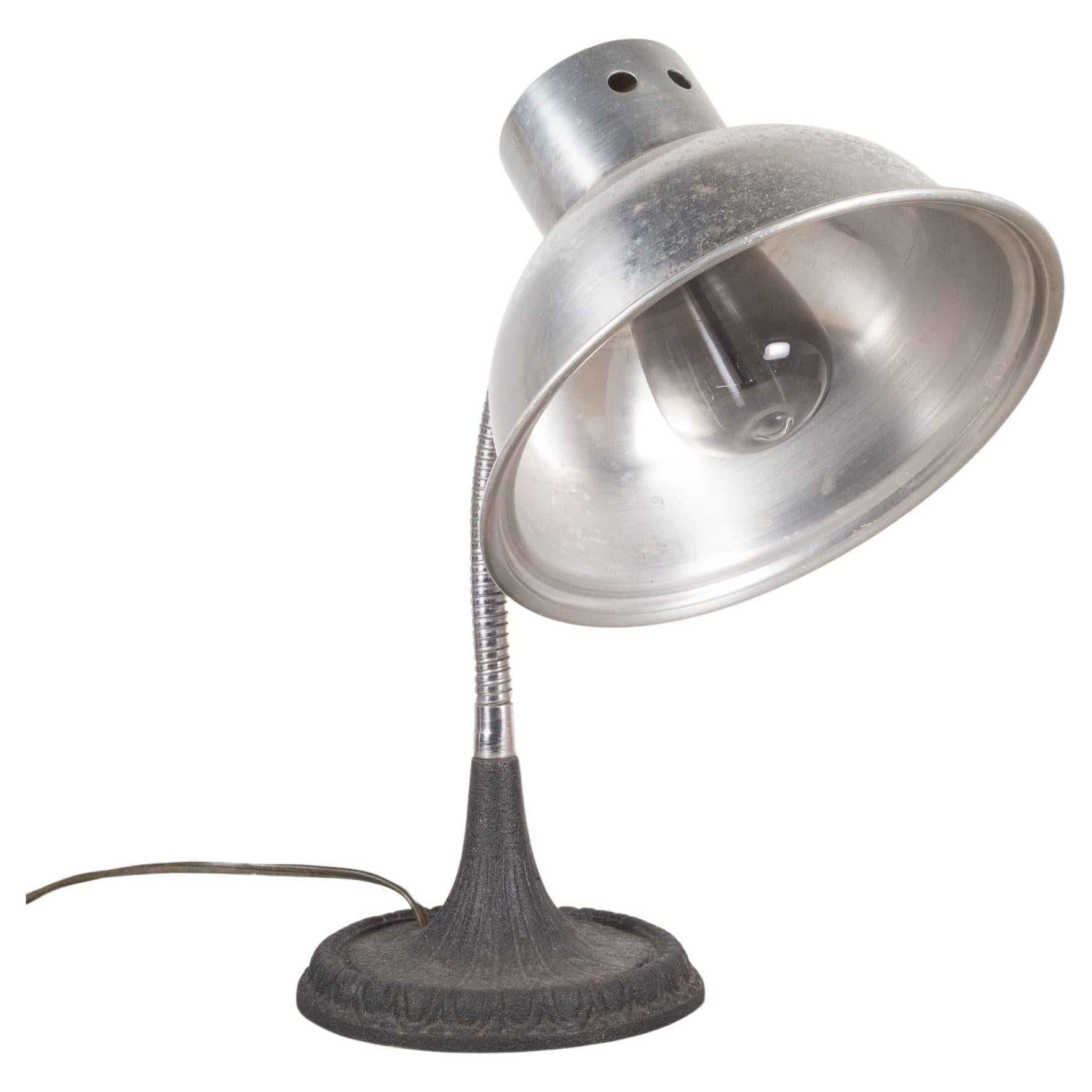 Gegliederte Gooseneck-Tischlampe mit Gelenk und Gusseisenfuß, um 1930 im Angebot