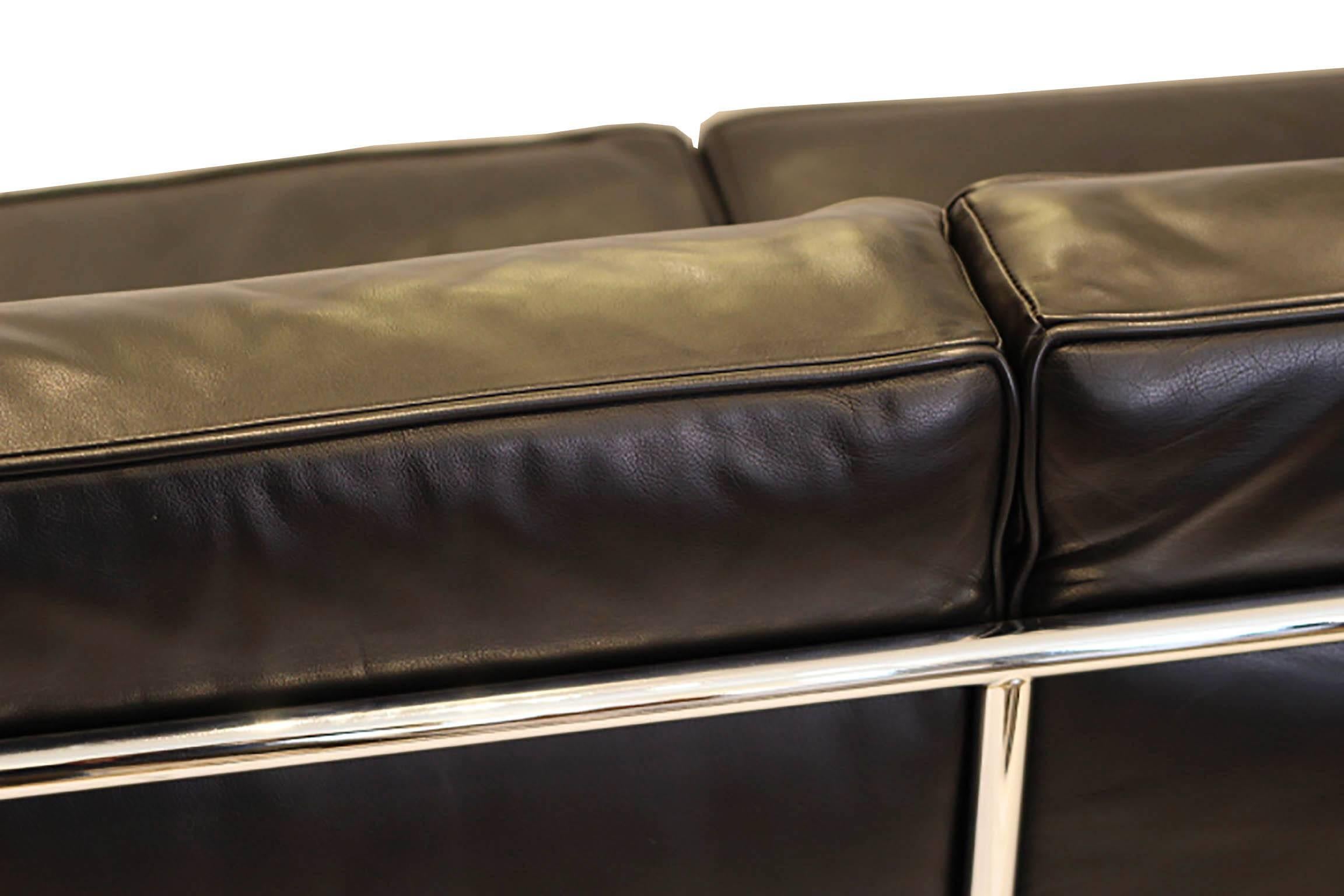 Vintage Le Corbusier LC2 Three-Seat Leather Sofa by Cassina In Excellent Condition In San Francisco, CA