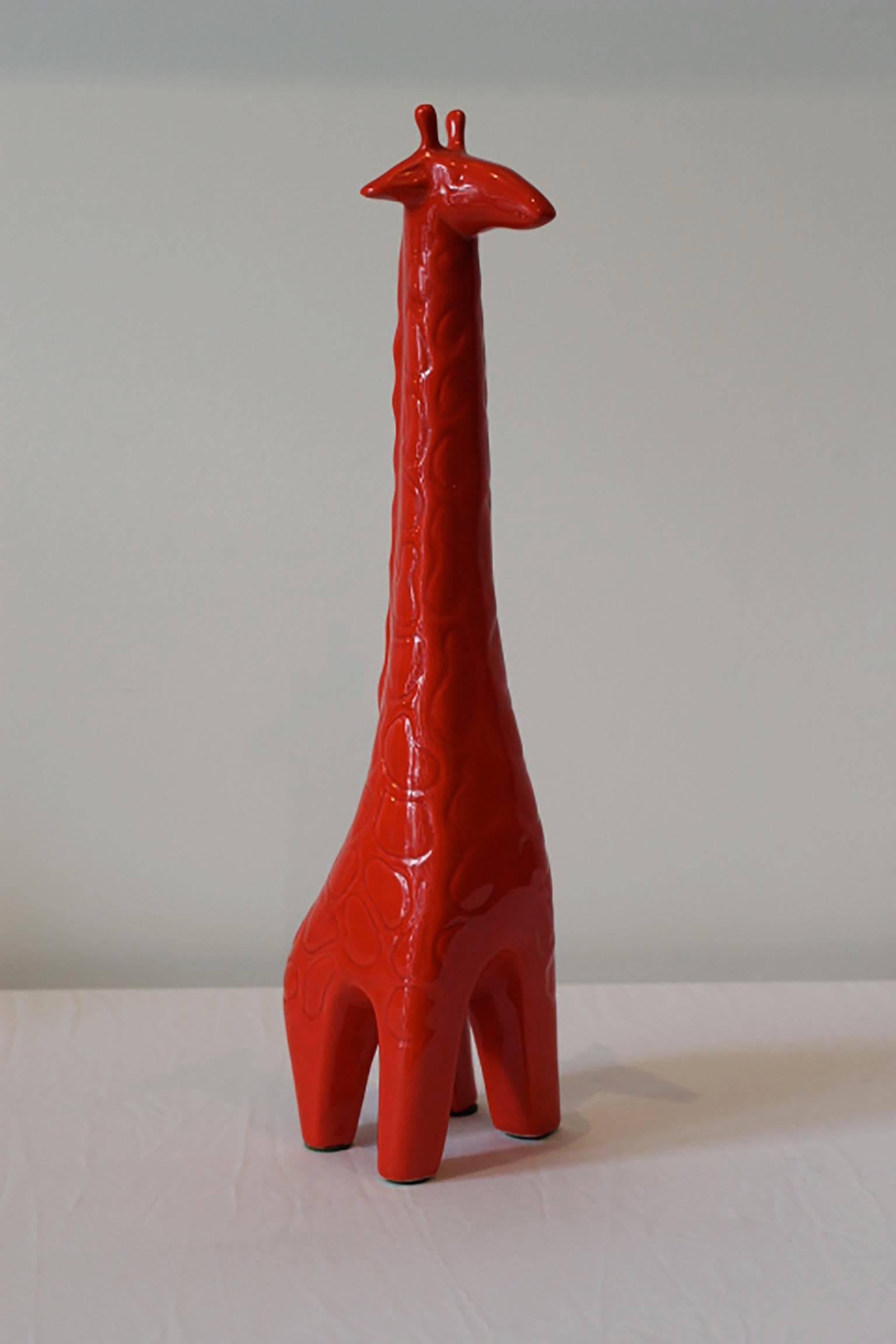 Mid-Century red glazed ceramic giraffe by Jaru Art Products, a California Pottery company that produced from the 1950s until the 1980s. Based on the original price tag, this piece appears to be from the 1950-1960s.