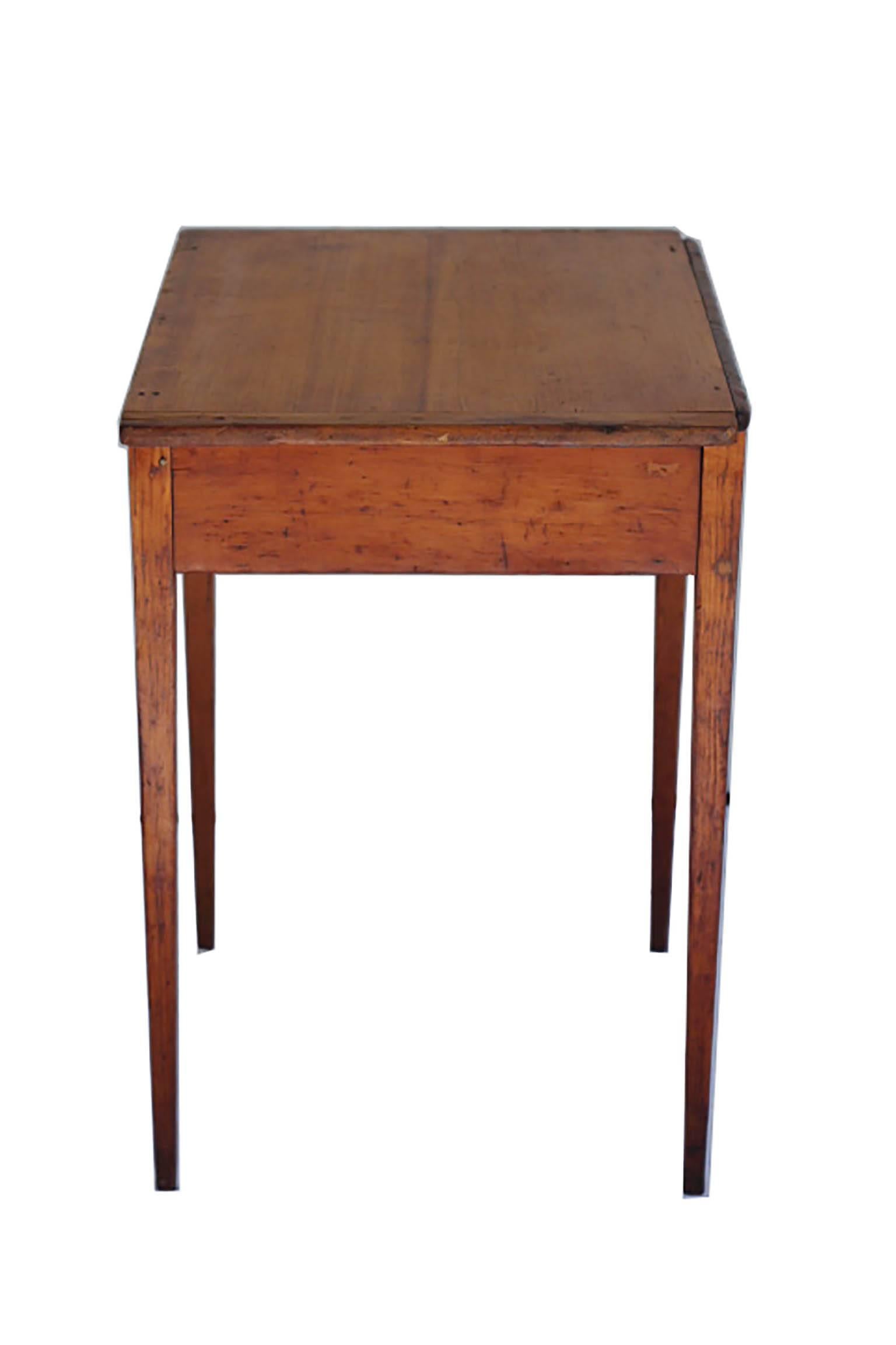 18th c. Rare Cherry and Southern Yellow Pine Side Table c. 1770-1790 In Excellent Condition In San Francisco, CA