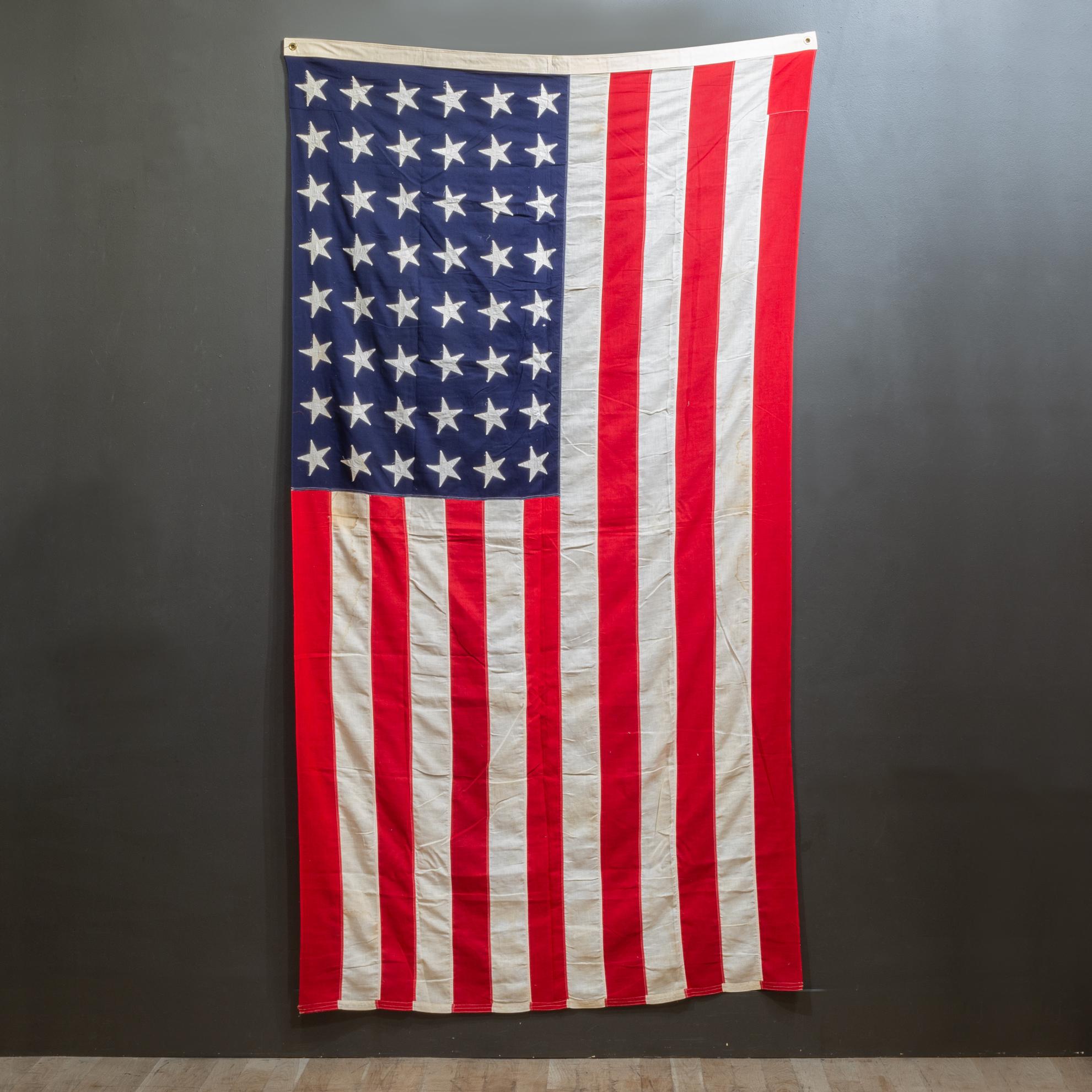 Industriel Grand drapeau américain cousu à la main avec 48 étoiles c.1940-1950 en vente