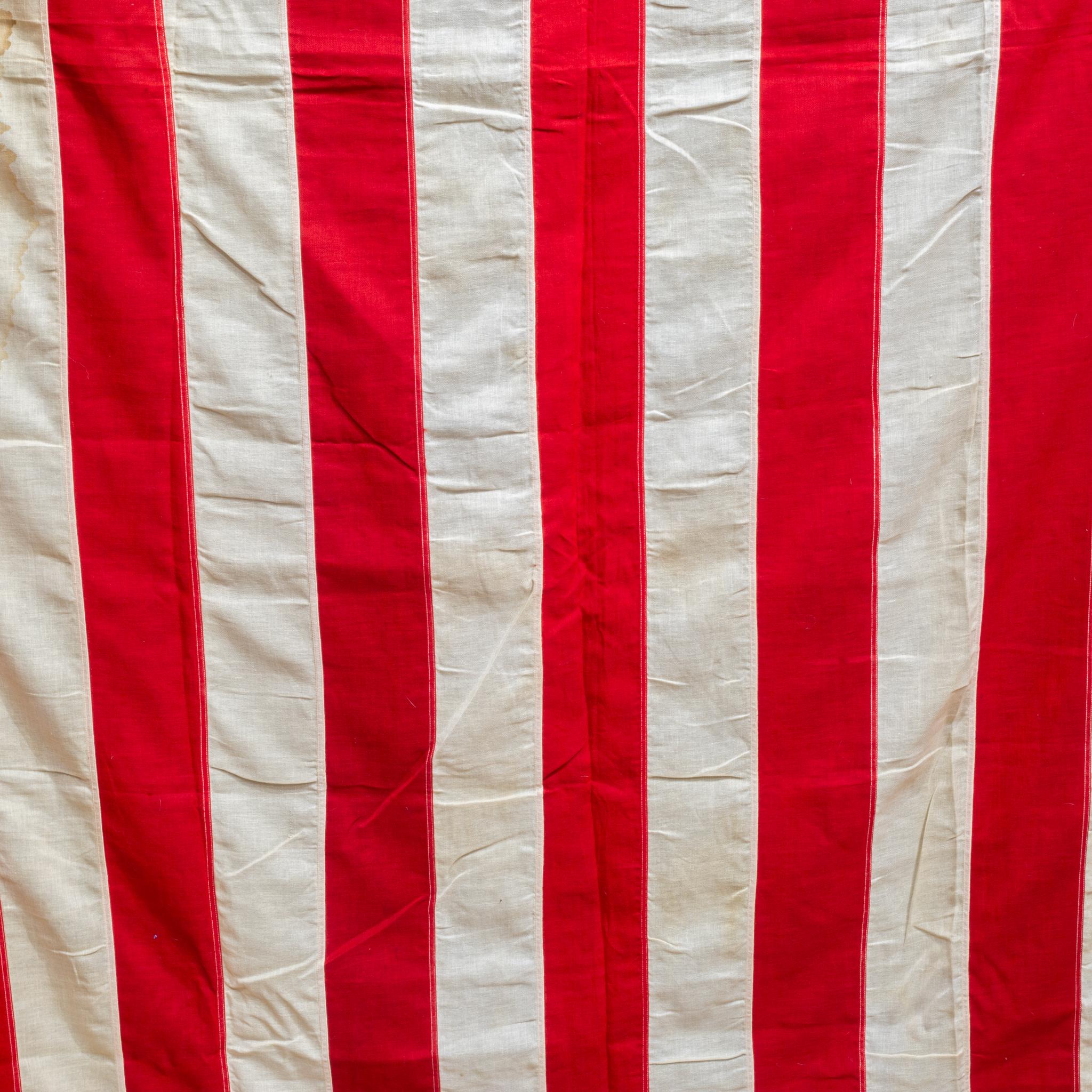 20ième siècle Grand drapeau américain cousu à la main avec 48 étoiles c.1940-1950 en vente