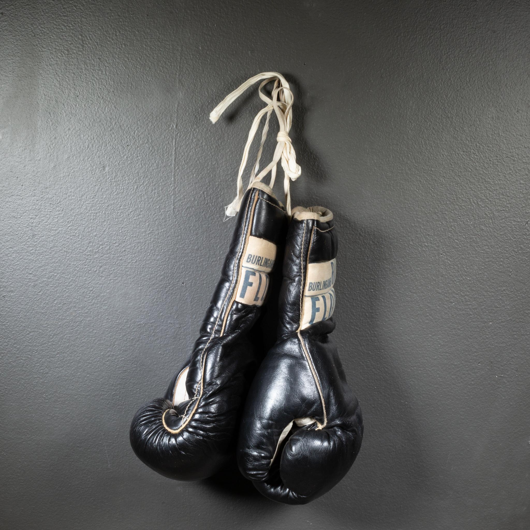 Americano Rari guantoni da boxe in pelle nera Ray Flore c.1950 in vendita