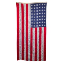 Bandera estadounidense grande de Valley Forge con 48 estrellas, aprox. 1940-1950