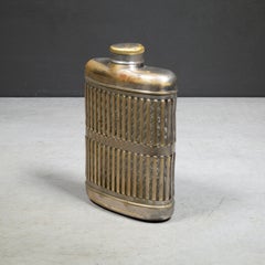 Art-Déco-Flasche aus der Zeit der Prohibition, aus verchromtem Messing mit Glasbehälter im Käfigdesign, um 1920
