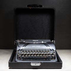 Macchina da scrivere portatile d'epoca Smith-Corona Sterling con custodia, 1946 circa