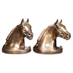 Sujetalibros con forma de cabeza de caballo chapados en bronce, diseñados por Gladys Brown para Dodge Inc., 1946