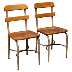 Schulhaus-Schreibtisch und Esszimmerstühle aus massivem Ahornholz aus der Mitte des Jahrhunderts, um 1950 – ein Paar