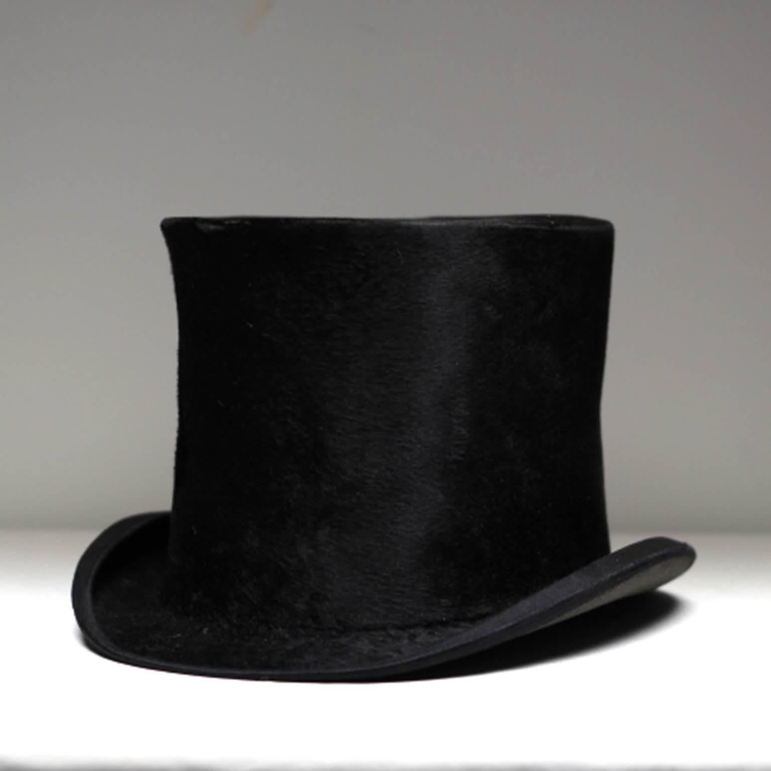 Late 19th century Victorian "Chapeaux Anglais & Americains" "The Derby" Bordeaux beaver skin top hat.
21" inner circumference.
