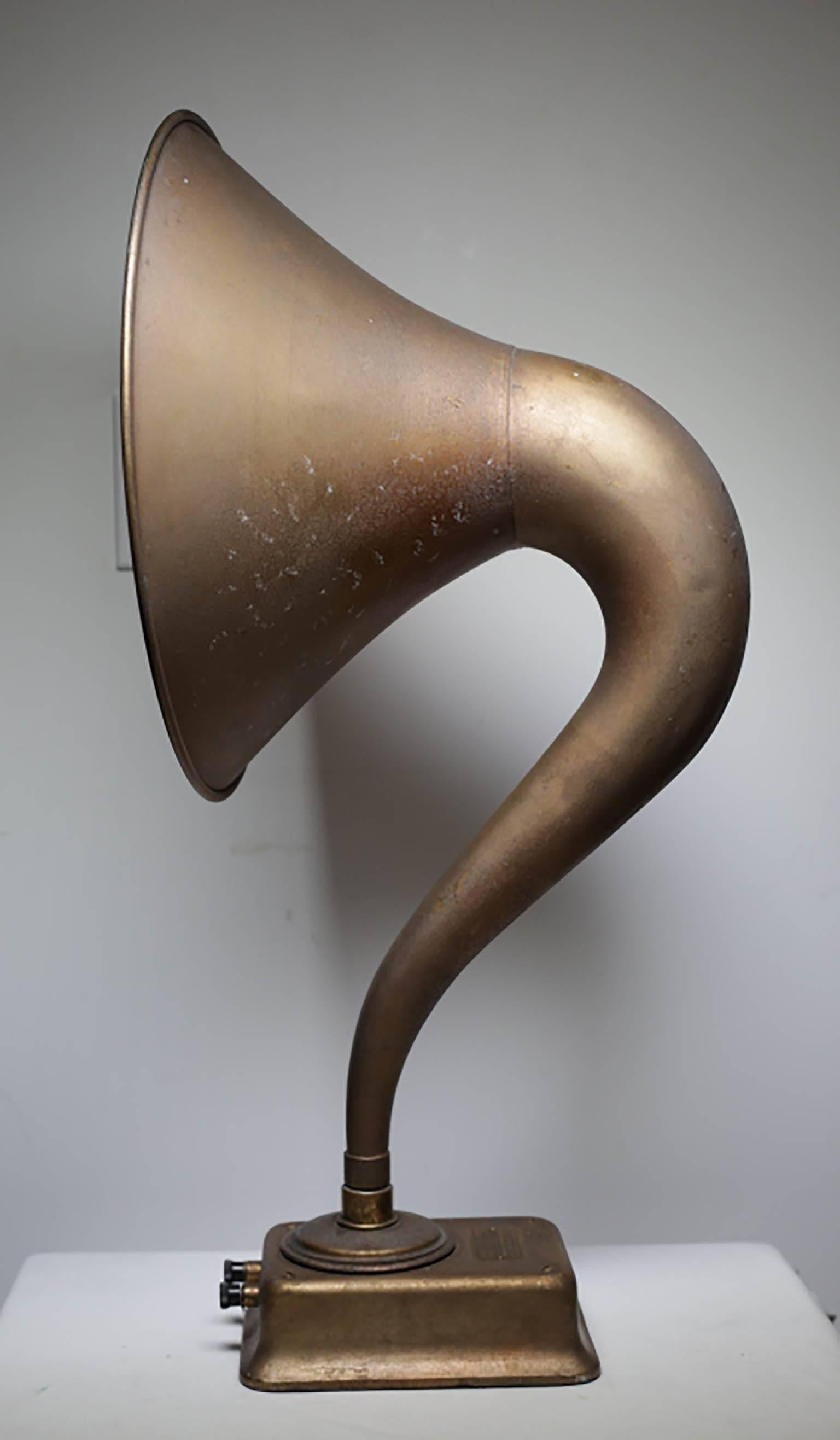 Early 20th Century Magnavox Co. Speaker Horn, circa 1920s For Sale at