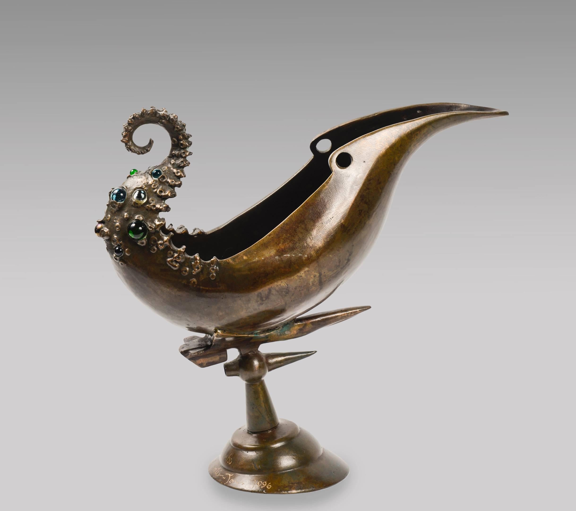 Mark Brazier-Jones.
Gravy Boat Centerpiece 1990.
Bronze and glass.
Measures: 25 cm heigh, 35 cm long, 12 cm depth.
Limited Edition of 20.
Edition Sold out in 1996.
Signed.
Reproduced page 86 in the Mark Brazier-Jones monograph, Edition Fiell