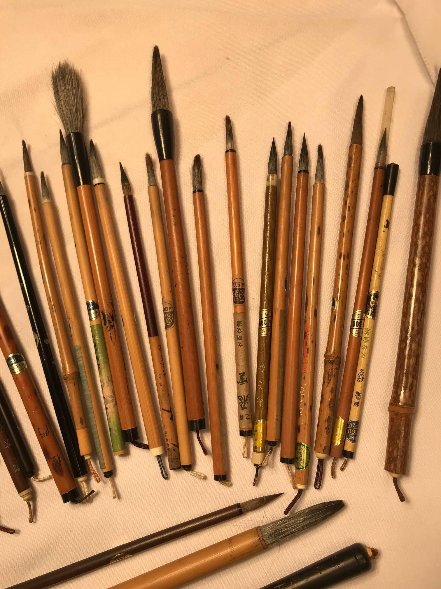 Artisan's Cache of 35 Old Chinese Paint Calligraphy Bamboo Brushes In Good Condition In South Burlington, VT