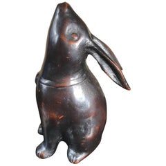 Grand lapin "regardant la lune" en bronze:: difficile à trouver