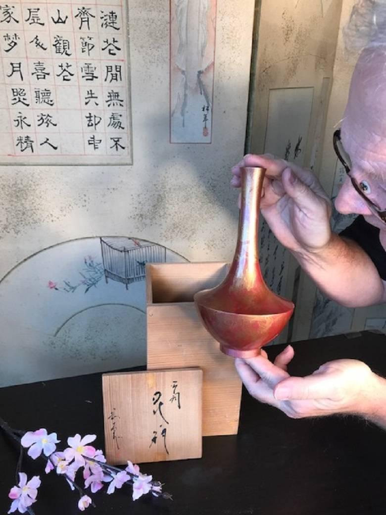 From our recent Japanese acquisitions journey.

Here's a beautiful and unique way to accent your indoor space with this fine artisan signed treasure from Japan. 

This is a superb hand cast bronze bud vase. Its simple lines reflect world class