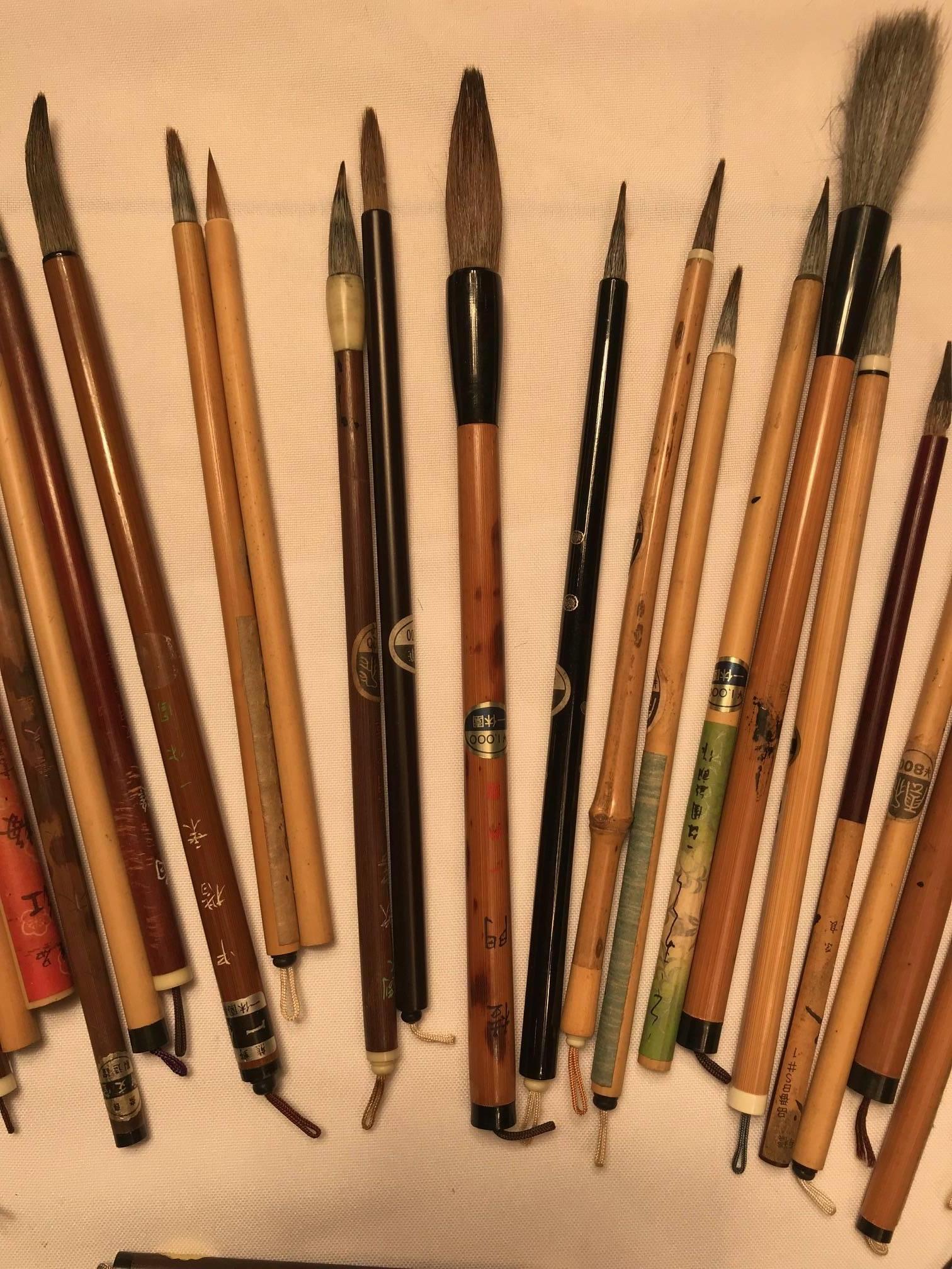 Artisan's Cache of 35 Old Chinese Paint Calligraphy Bamboo Brushes In Good Condition In South Burlington, VT