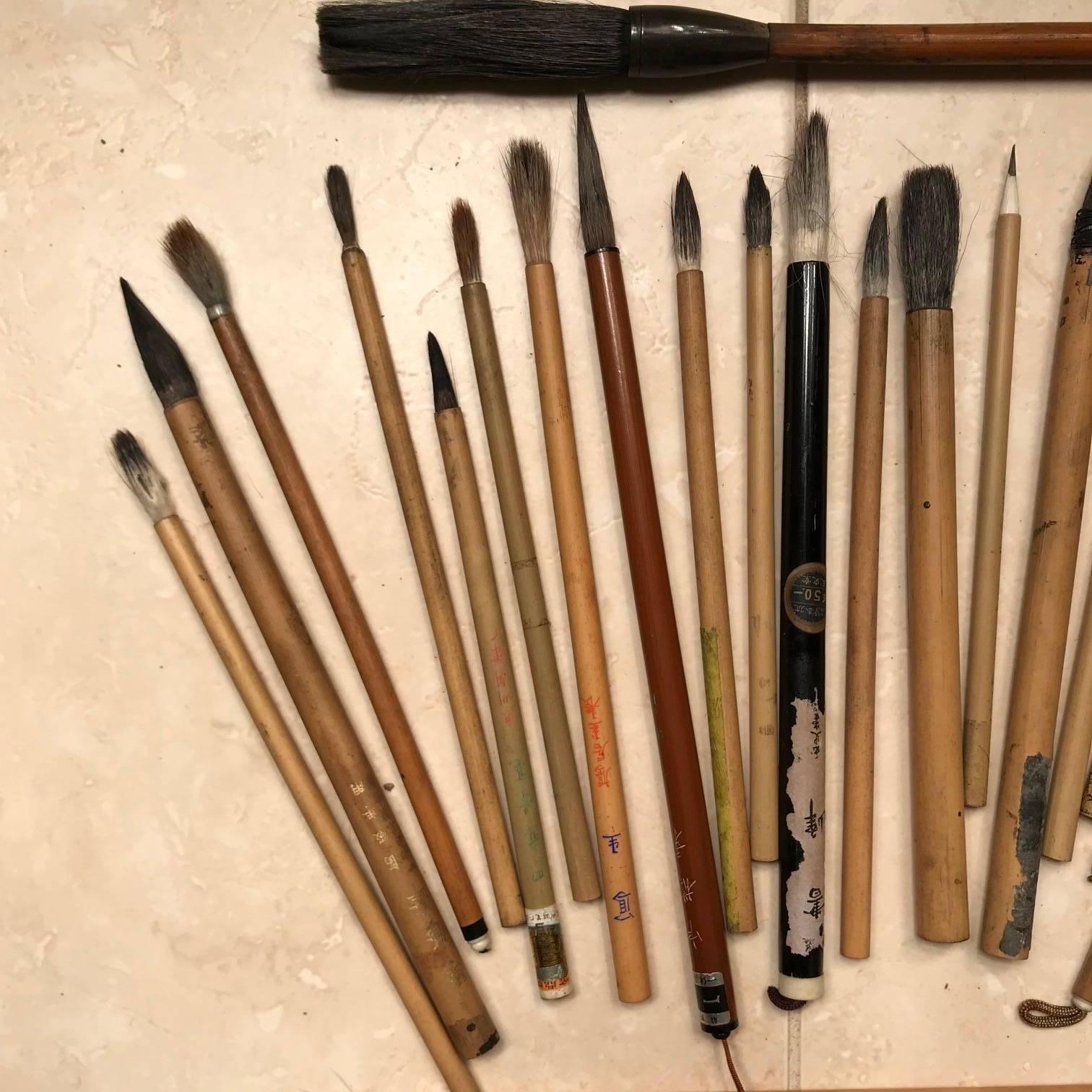 Showa Artisan's Cache of 25 Old Chinese Paint Calligraphy Bamboo Brushes