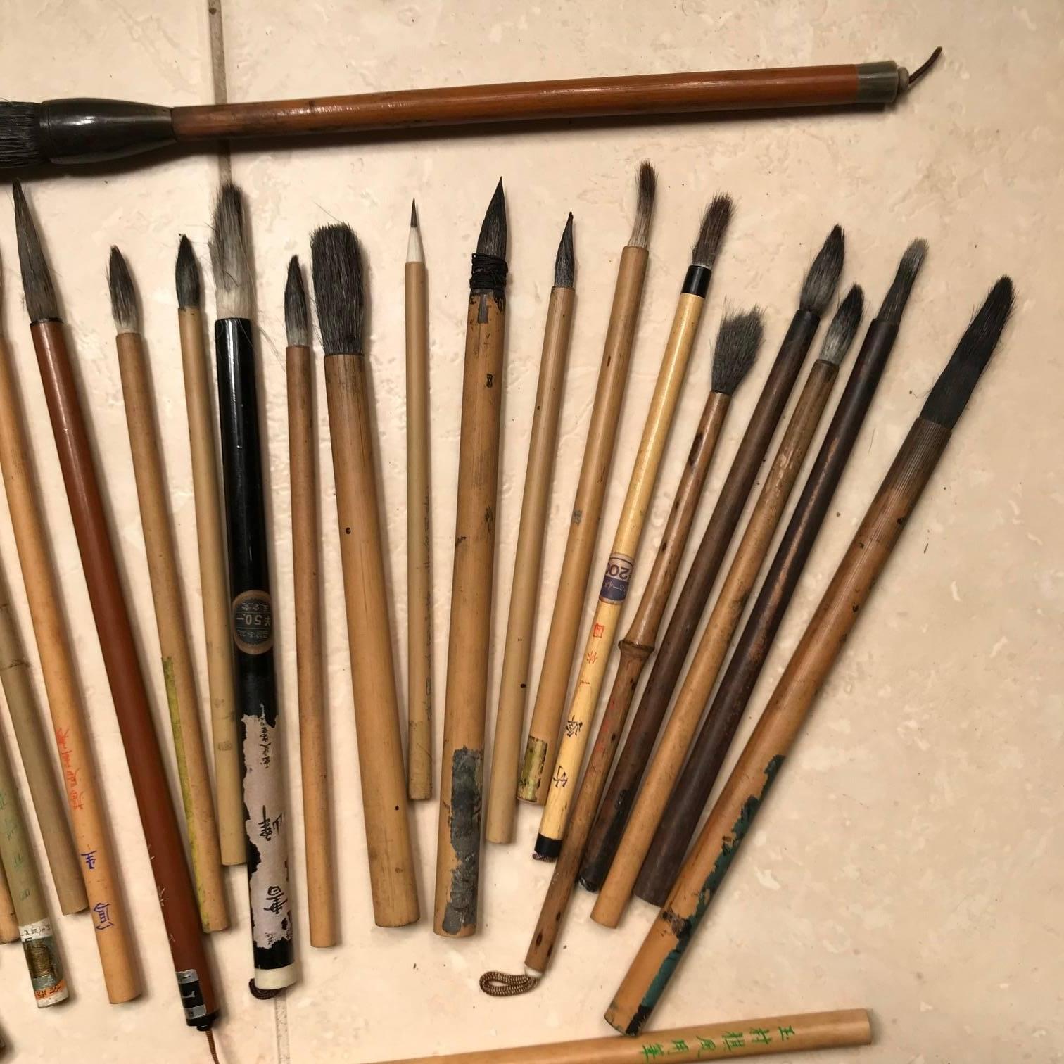 Hand-Crafted Artisan's Cache of 25 Old Chinese Paint Calligraphy Bamboo Brushes