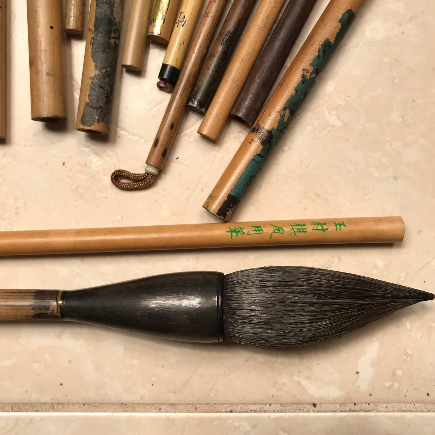 Artisan's Cache of 25 Old Chinese Paint Calligraphy Bamboo Brushes In Good Condition In South Burlington, VT