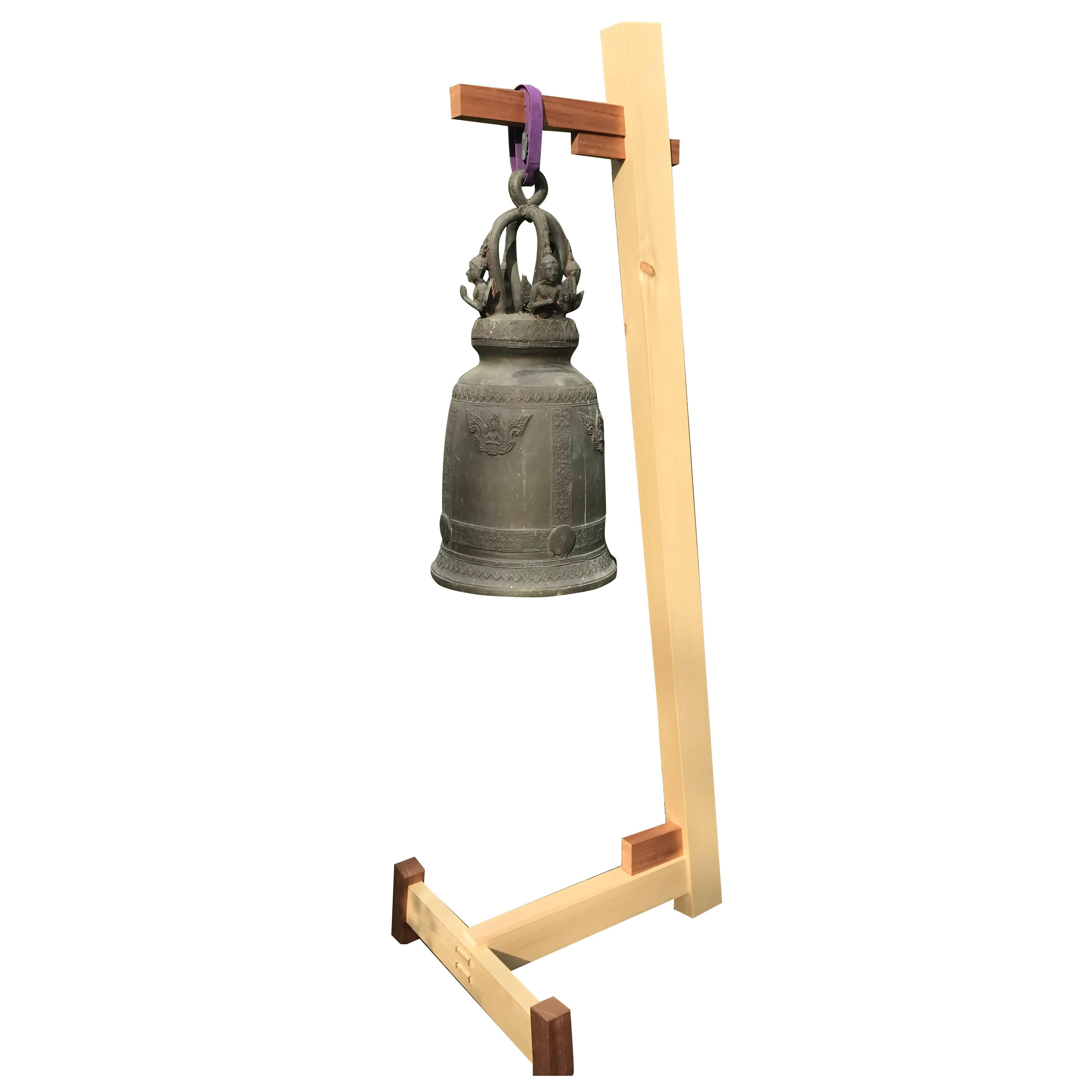 Antike Bronze Glocke & Custom Crafted Stand Calm Resonating Pleasing Sound