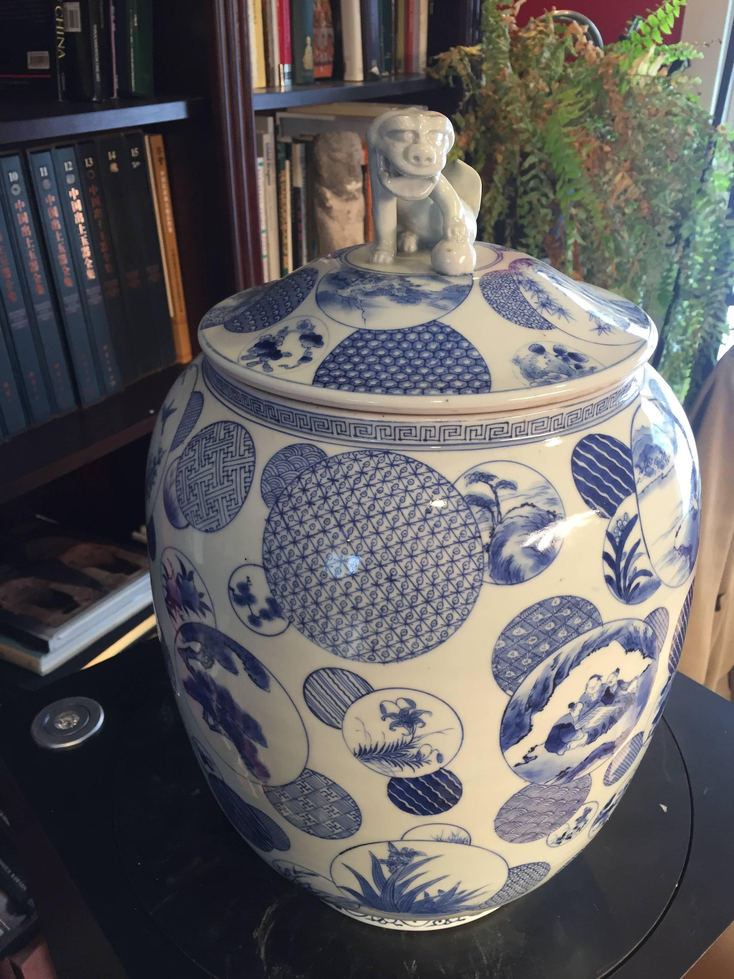Japonisme Japanese Big Antique Hand made hand glazed Blue White Porcelain Covered Jar