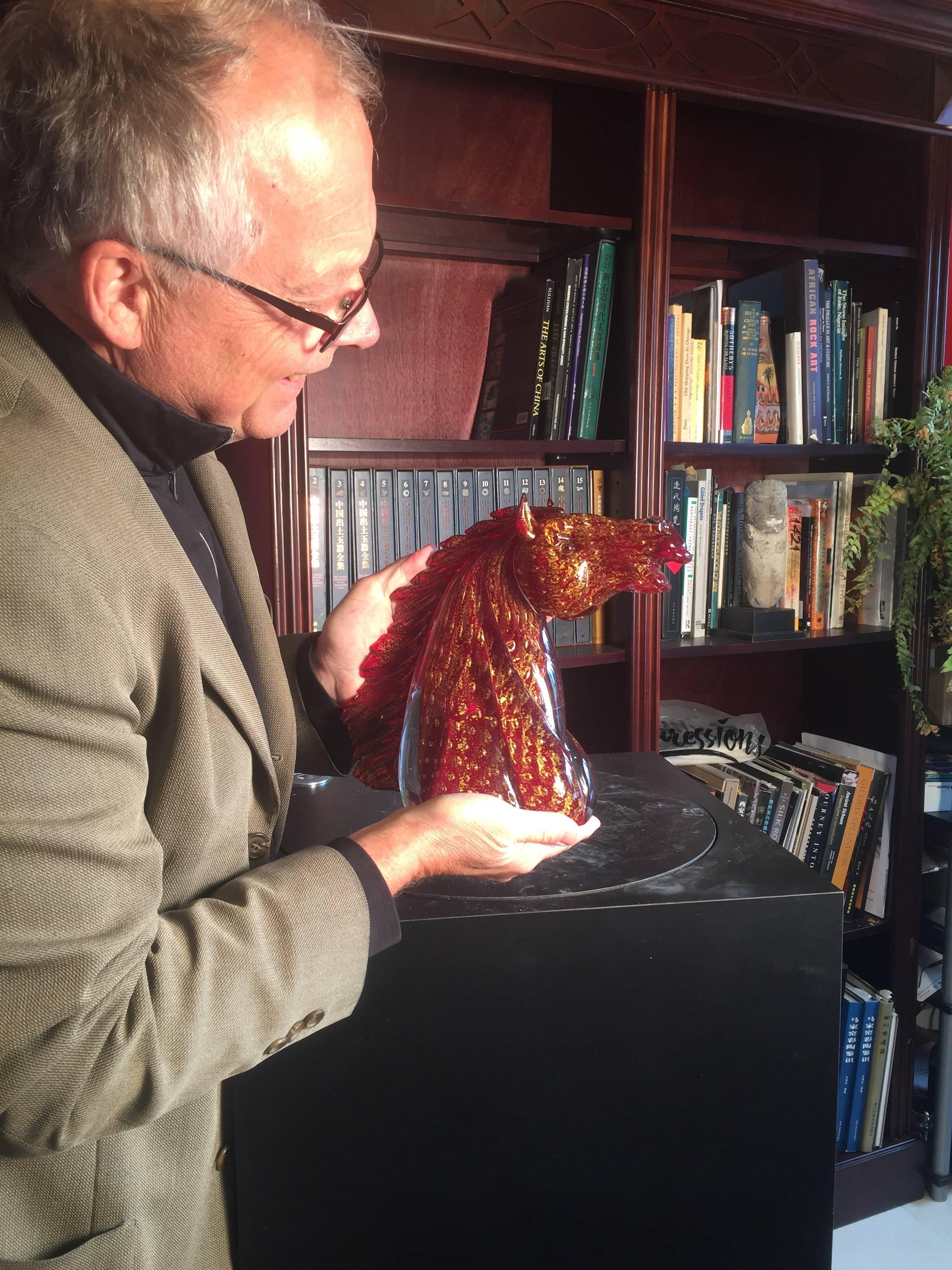 Murano handcrafted red and gold gilt highlighted glass horse head, signed by maestro Giancarlo Signoretto, circa 1980. 8