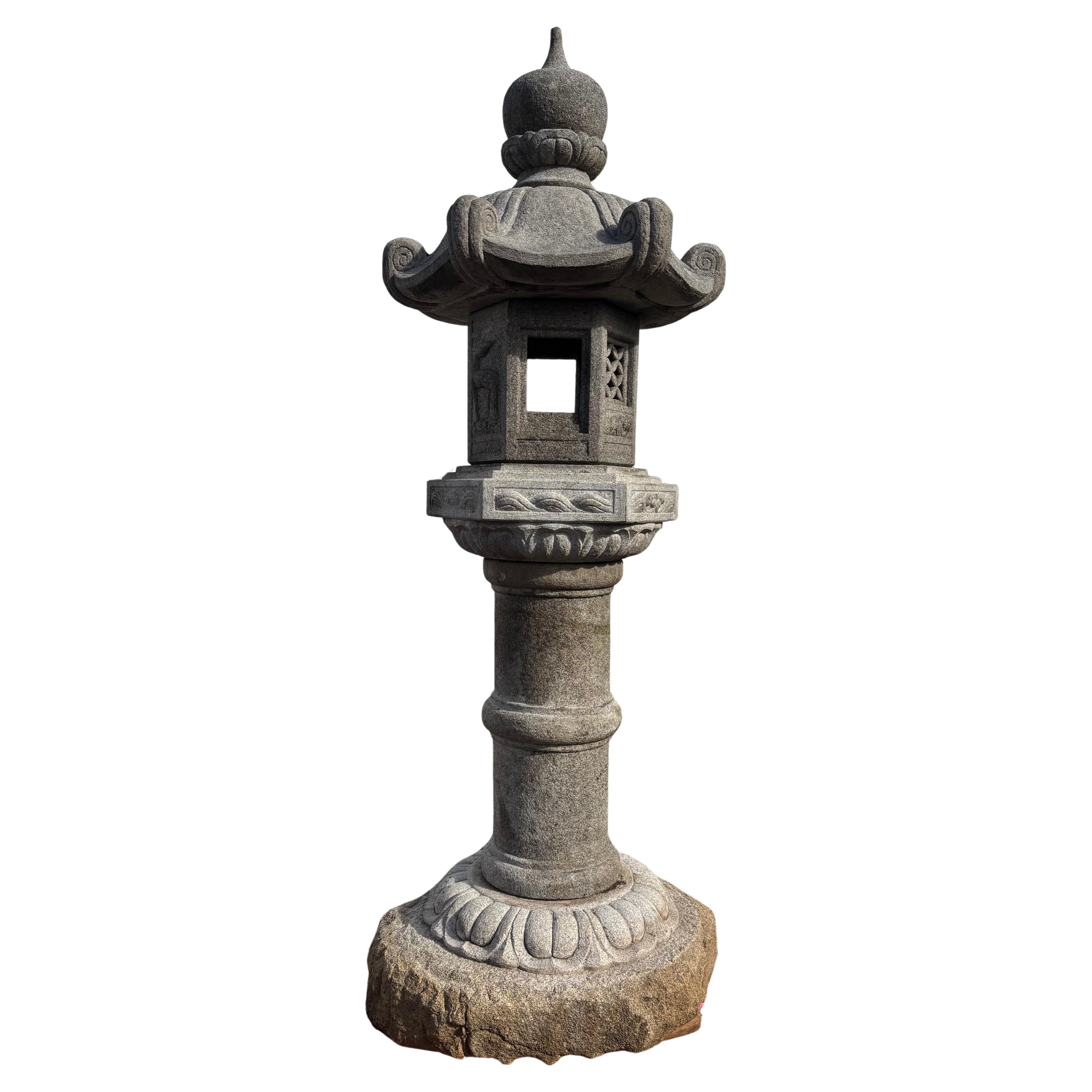 Giappone Antico Kasuga "Cervo" Lanterna in granito 84 pollici
