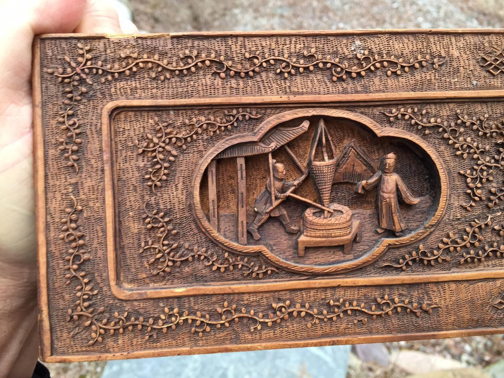 Chinese Antique Finely Carved Box, 19th Century 1