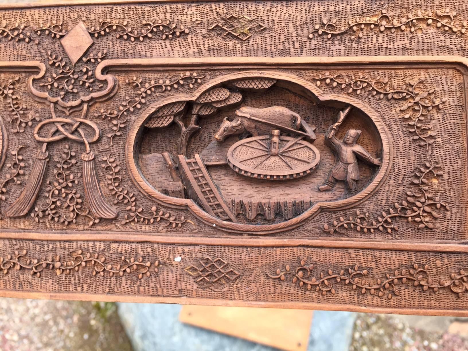 Chinese Antique Finely Carved Box, 19th Century 2