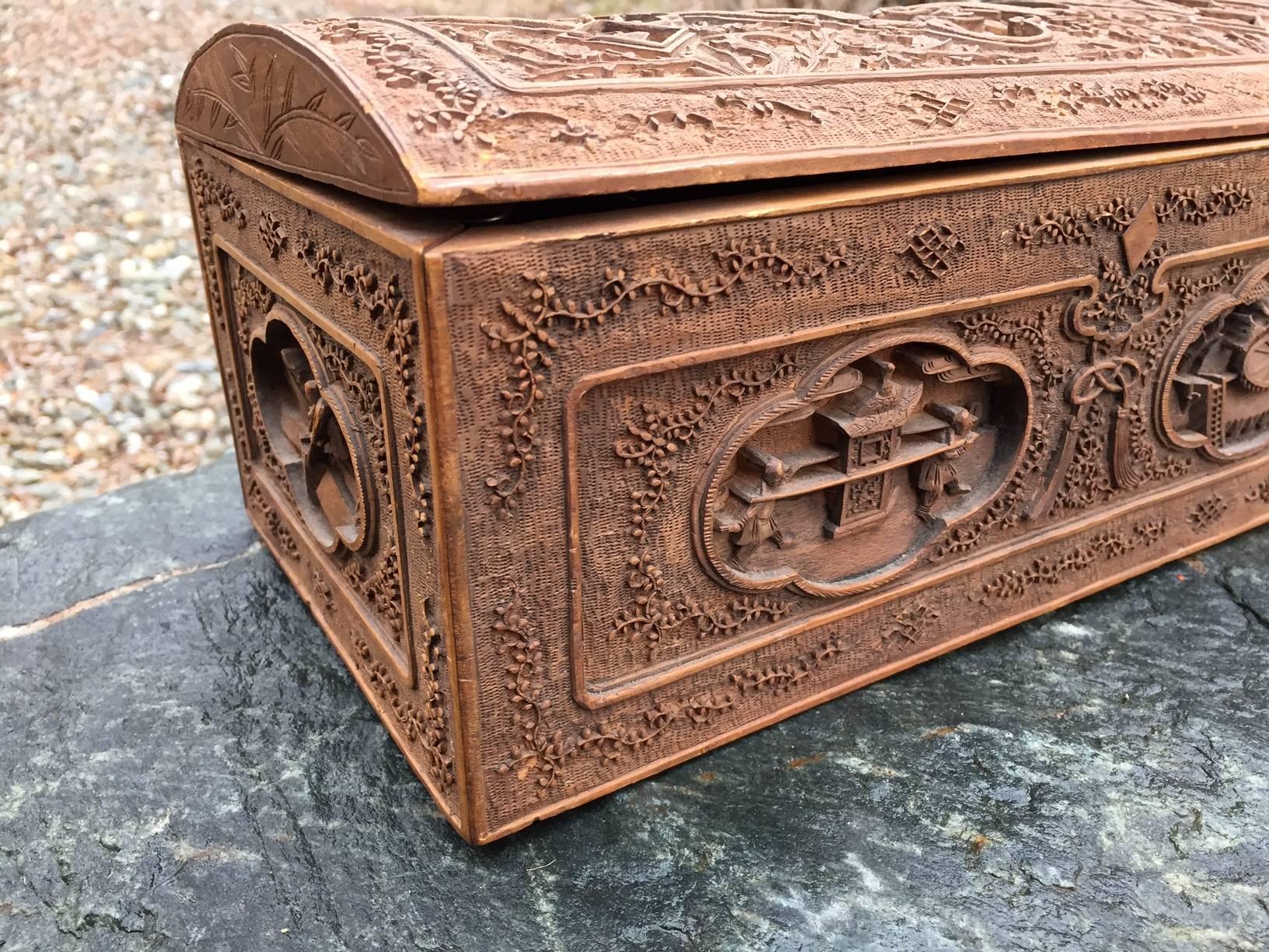 Chinese Antique Finely Carved Box, 19th Century 4