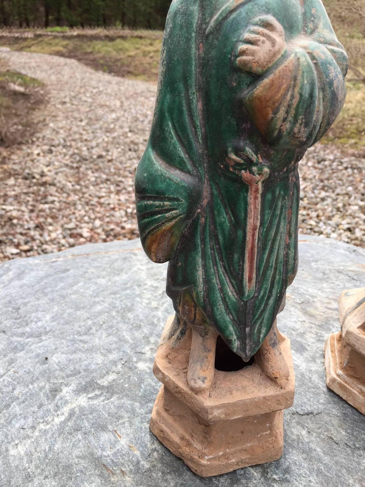 Chinese Court Men Antique Pair Handsome 400 Year Old Sculptures In Good Condition In South Burlington, VT