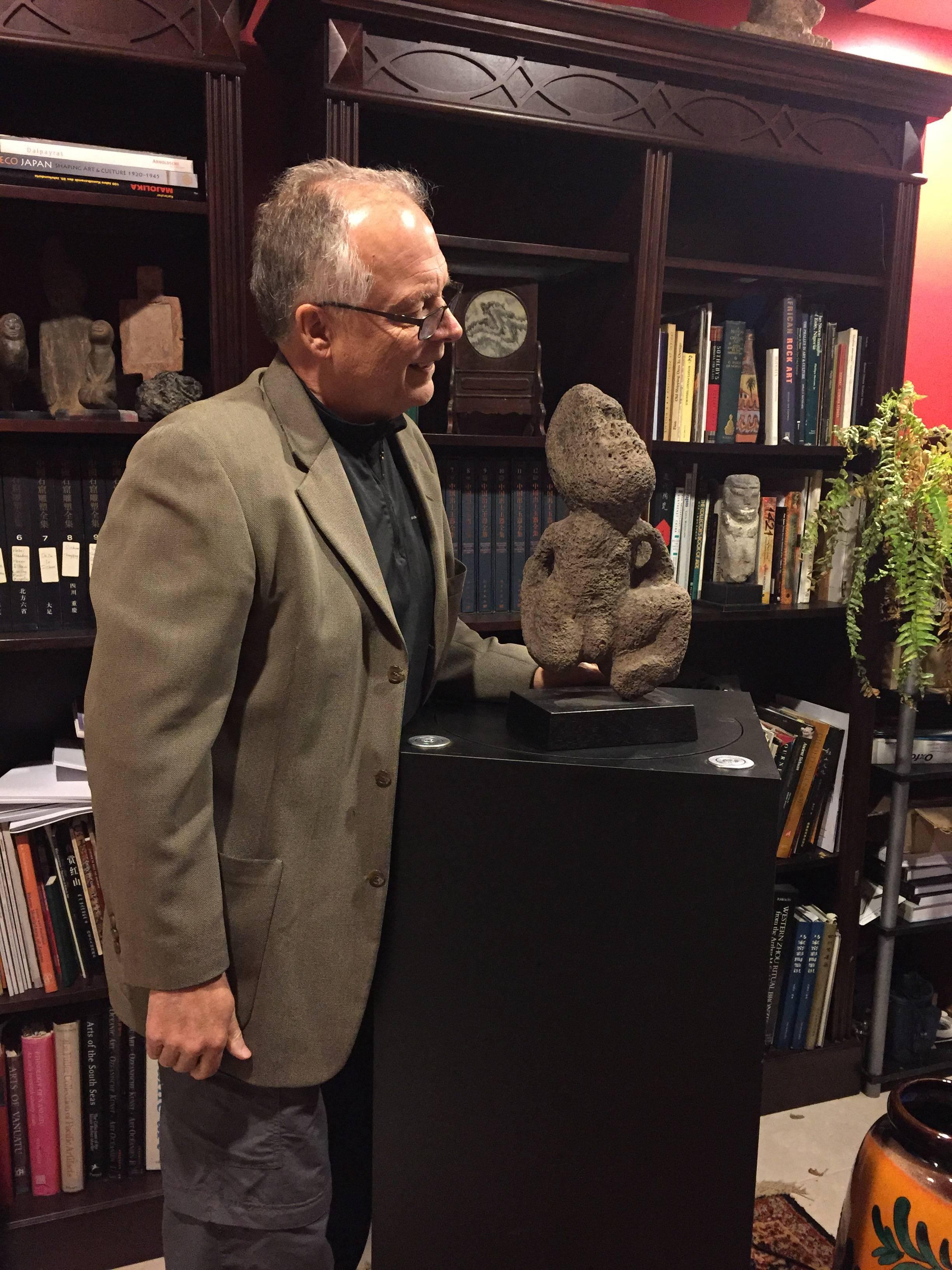 A monumental and rare Hawaiian hand carved stone Aumakua sculpture carved from Vesicular Basalt. It comes from an important old Honolulu collection. It dates to pre contact Hawaii: Pre-1810, 18th century.

The simple modernistic sculpture  possesses