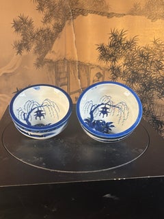 Zwei japanische, handbemalte blau-weiße Laternen-Schalen, neuwertig, signiert