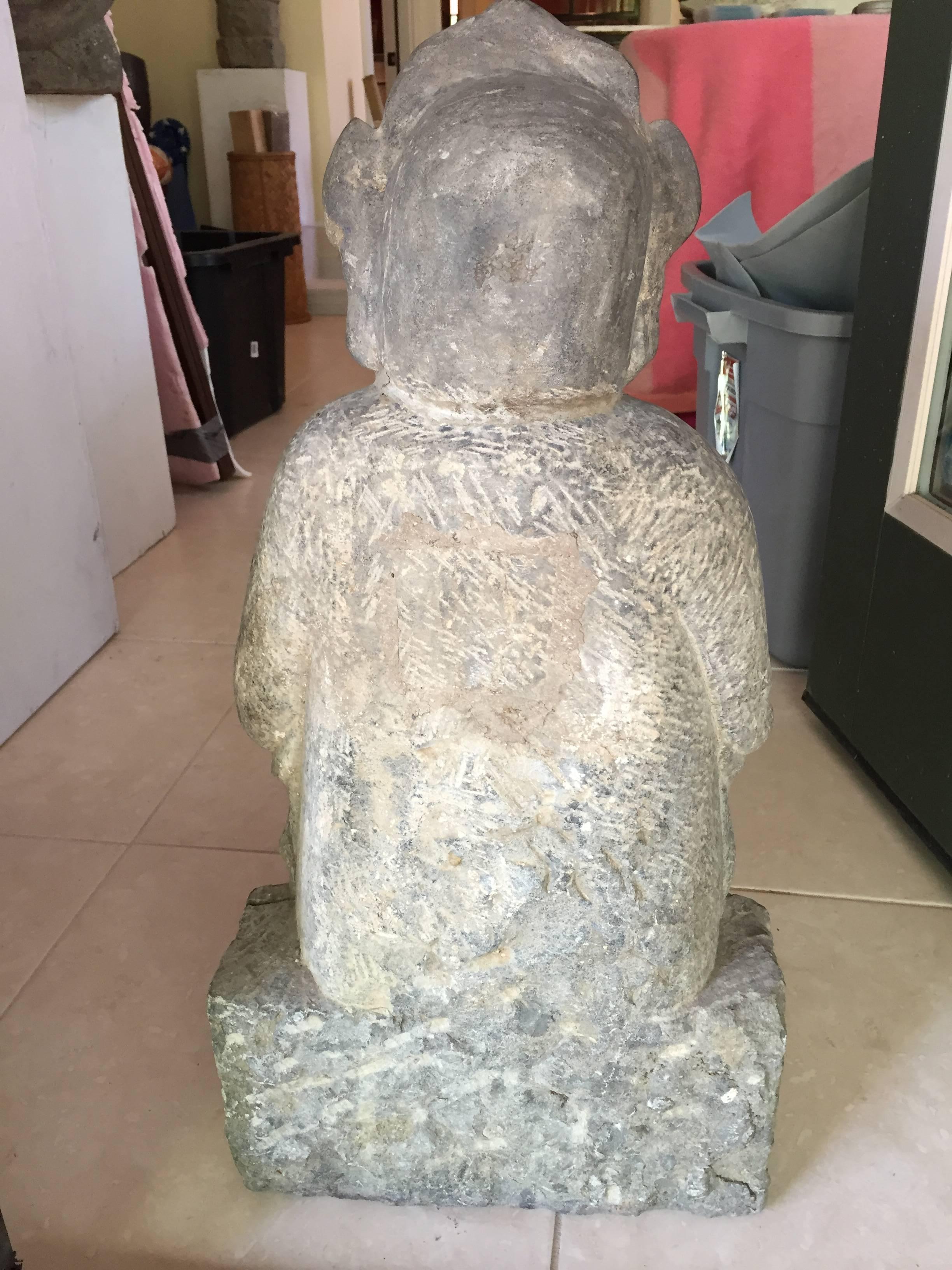 Chinesisches Neues Jahr  Antike Skulptur des Wealth God Caishen  (Kalkstein) im Angebot
