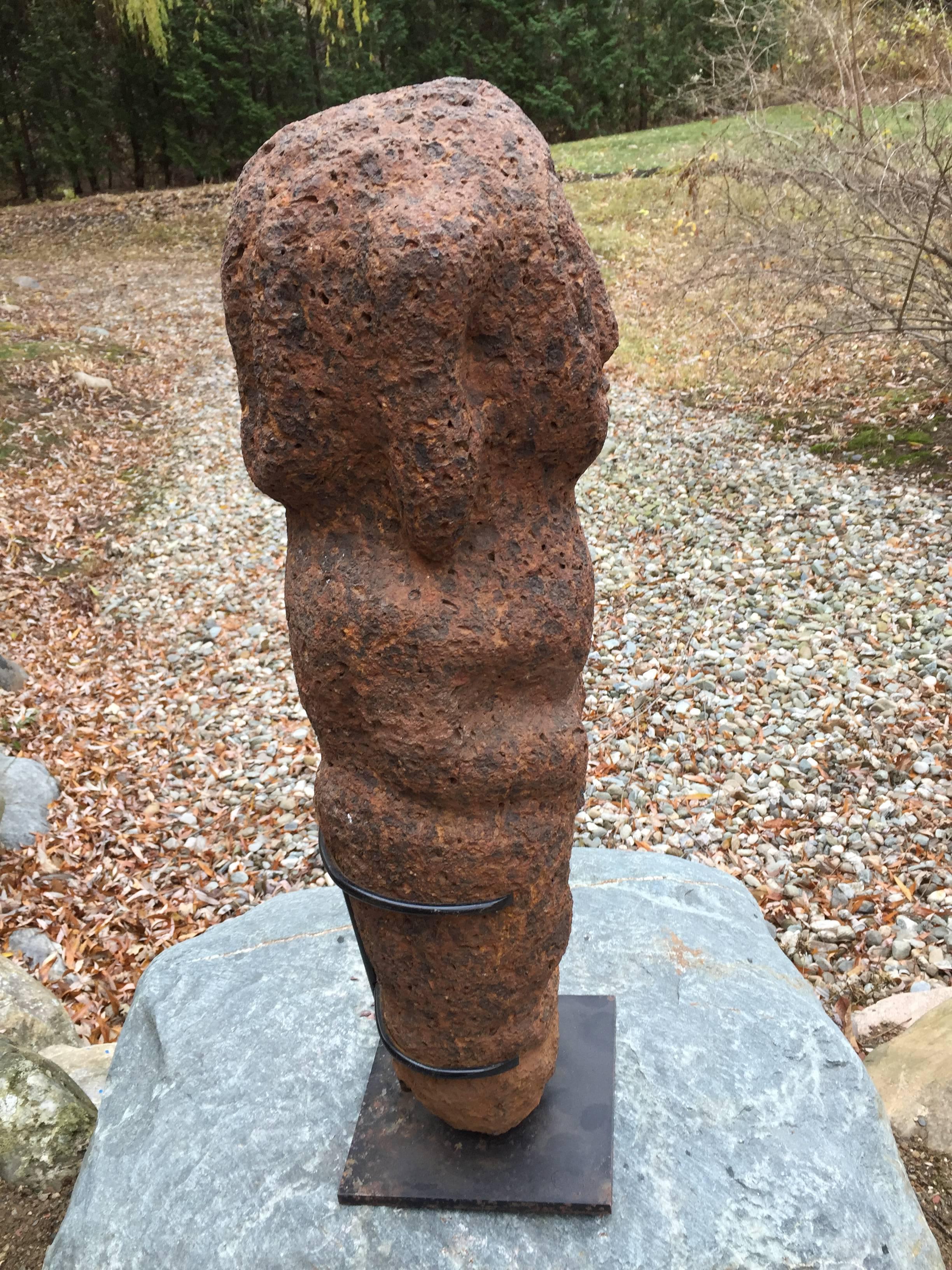 Pierre Grand africain  Figurine féminine en pierre des peuples Bongo en vente