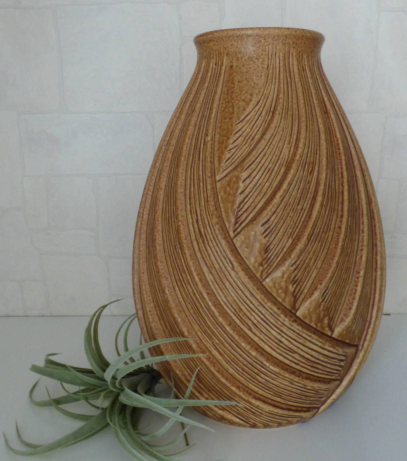 Early Contemporary Handmade and Hand Glazed Wavy Leaves Pattern Vase, 1960 In Excellent Condition In South Burlington, VT