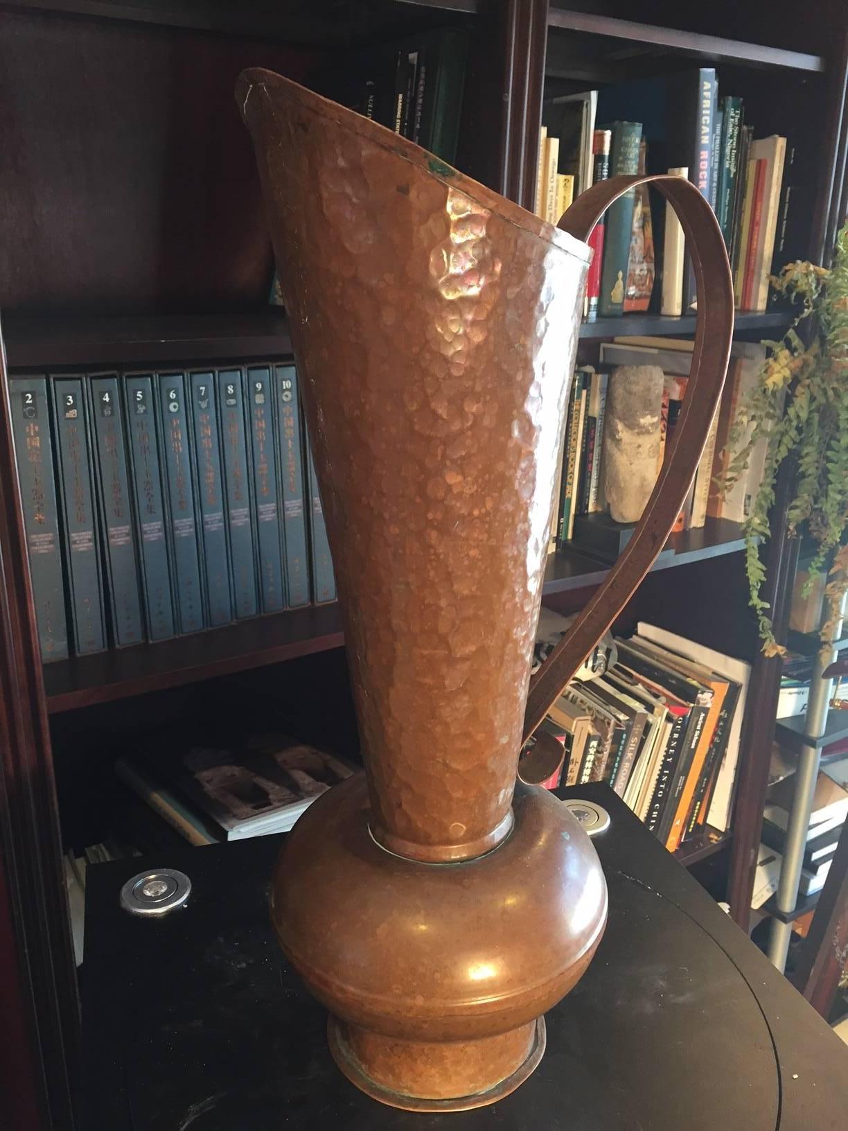 Italian Handmade Hand-Hammered Copper Art Nouveau Ewer Flower Vase, 1930