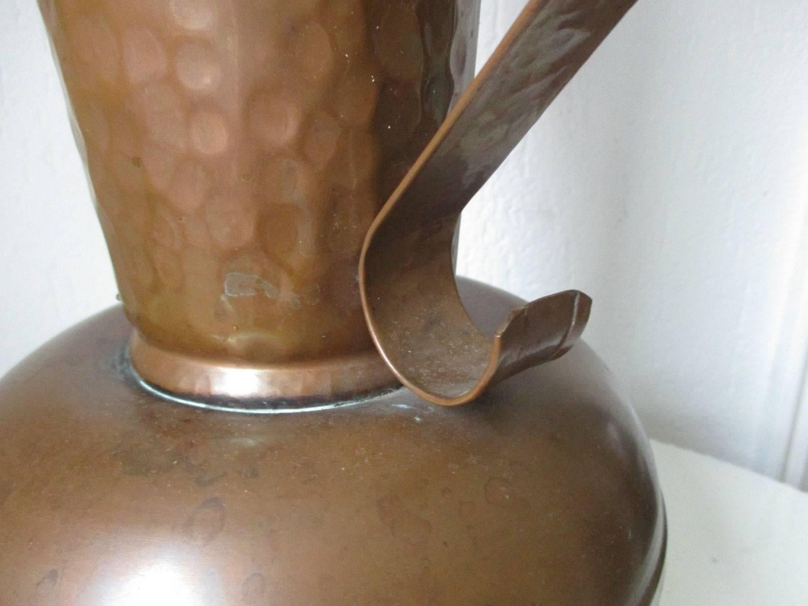 Handmade Hand-Hammered Copper Art Nouveau Ewer Flower Vase, 1930 In Good Condition In South Burlington, VT