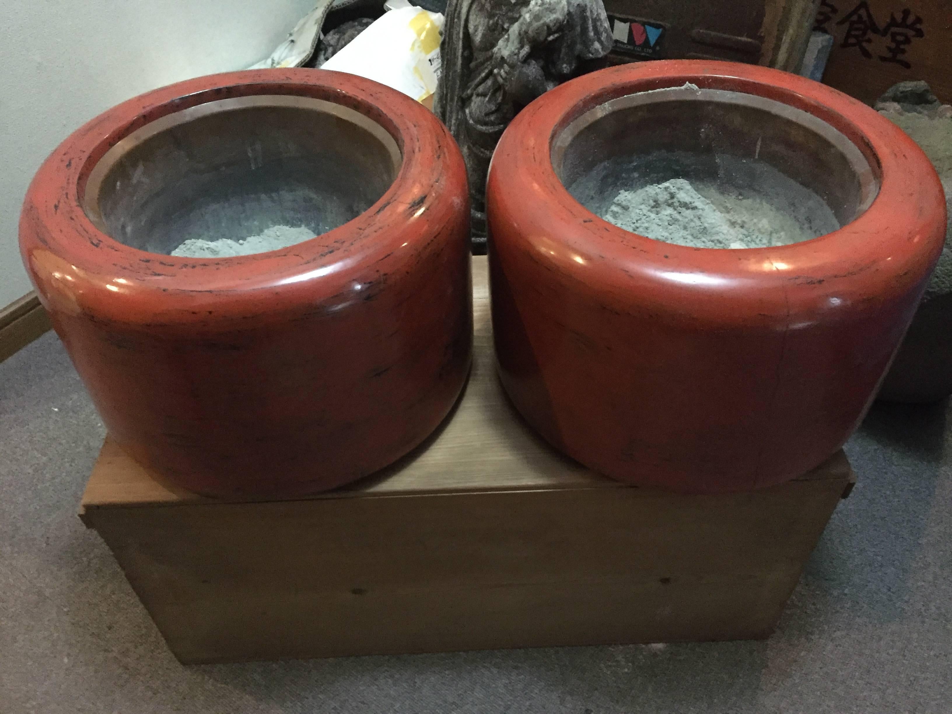 Glistening Old Japan Pair of Antique Red Lacquer Bowls Hibachi Planters Boxed In Good Condition In South Burlington, VT