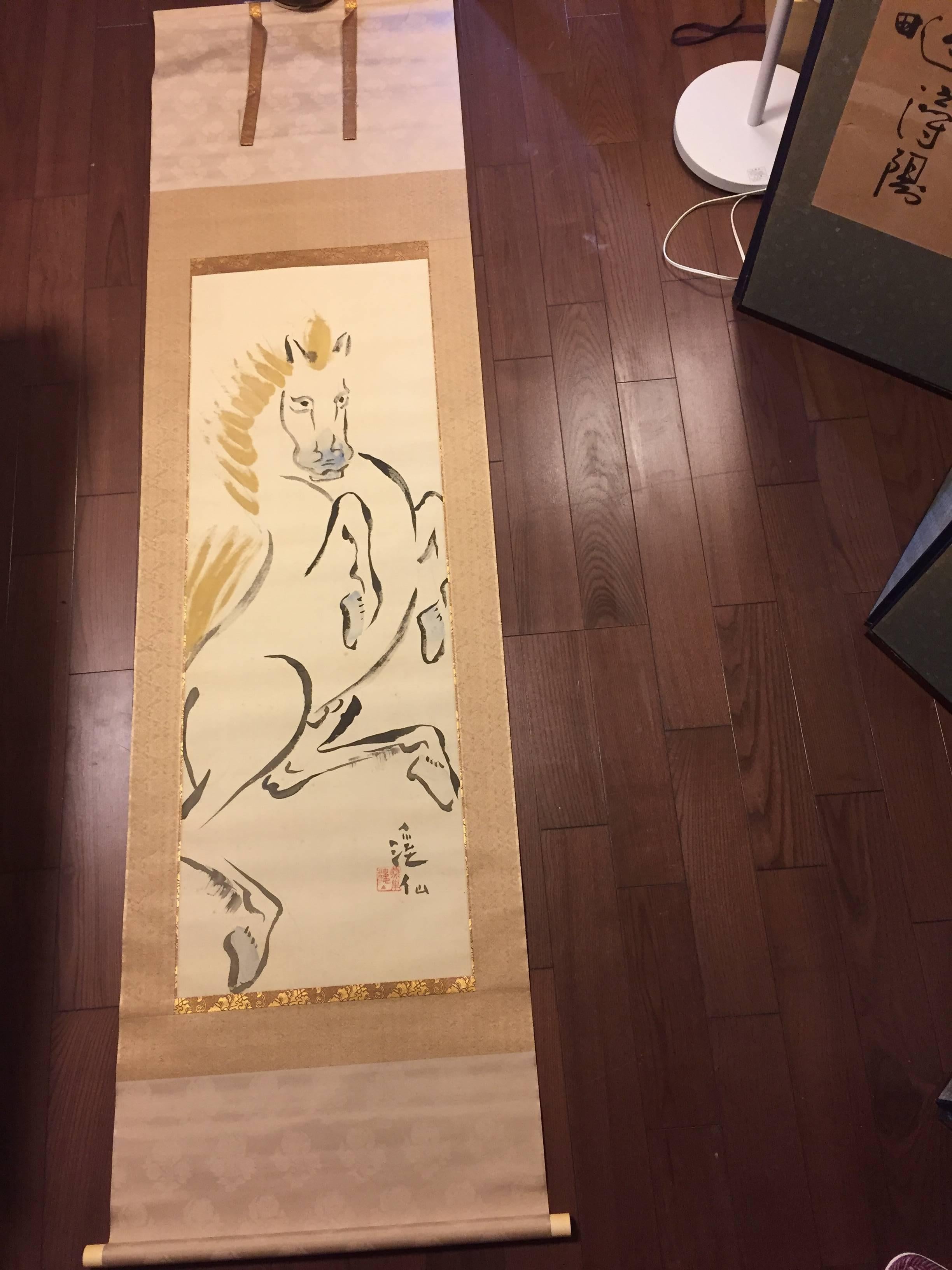 Japan important horse -uma- hand-painted scroll painting ink on silk, Keisen Tomita (1879-1936) Taisho period 

Accompanied by its original signed double box tomobako.

Dimensions: 22.5 inches wide and 85 inches length

Provenance: important private