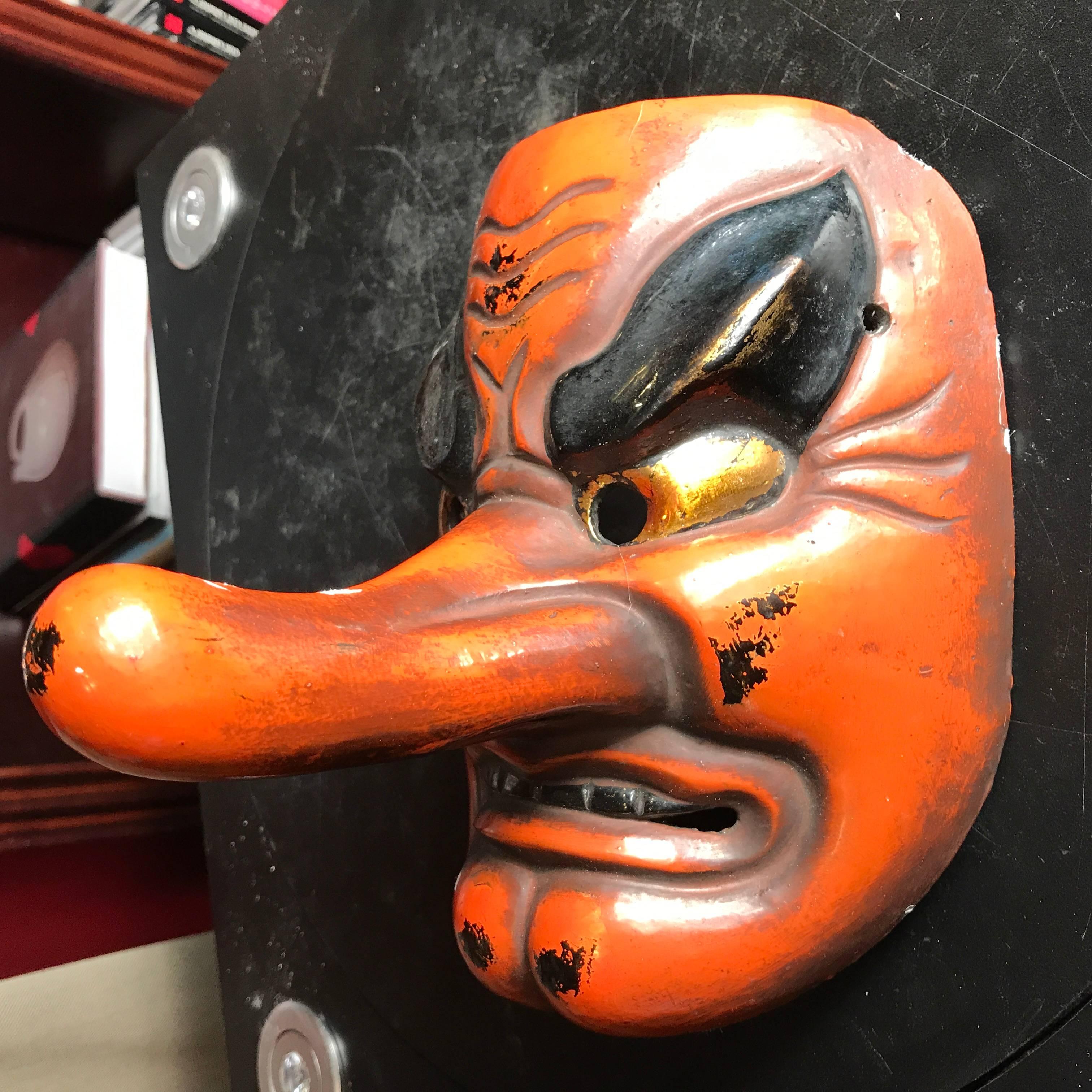 Powerful Japanese Antique Forest God Mask Tengu Dramatic Nose In Good Condition In South Burlington, VT