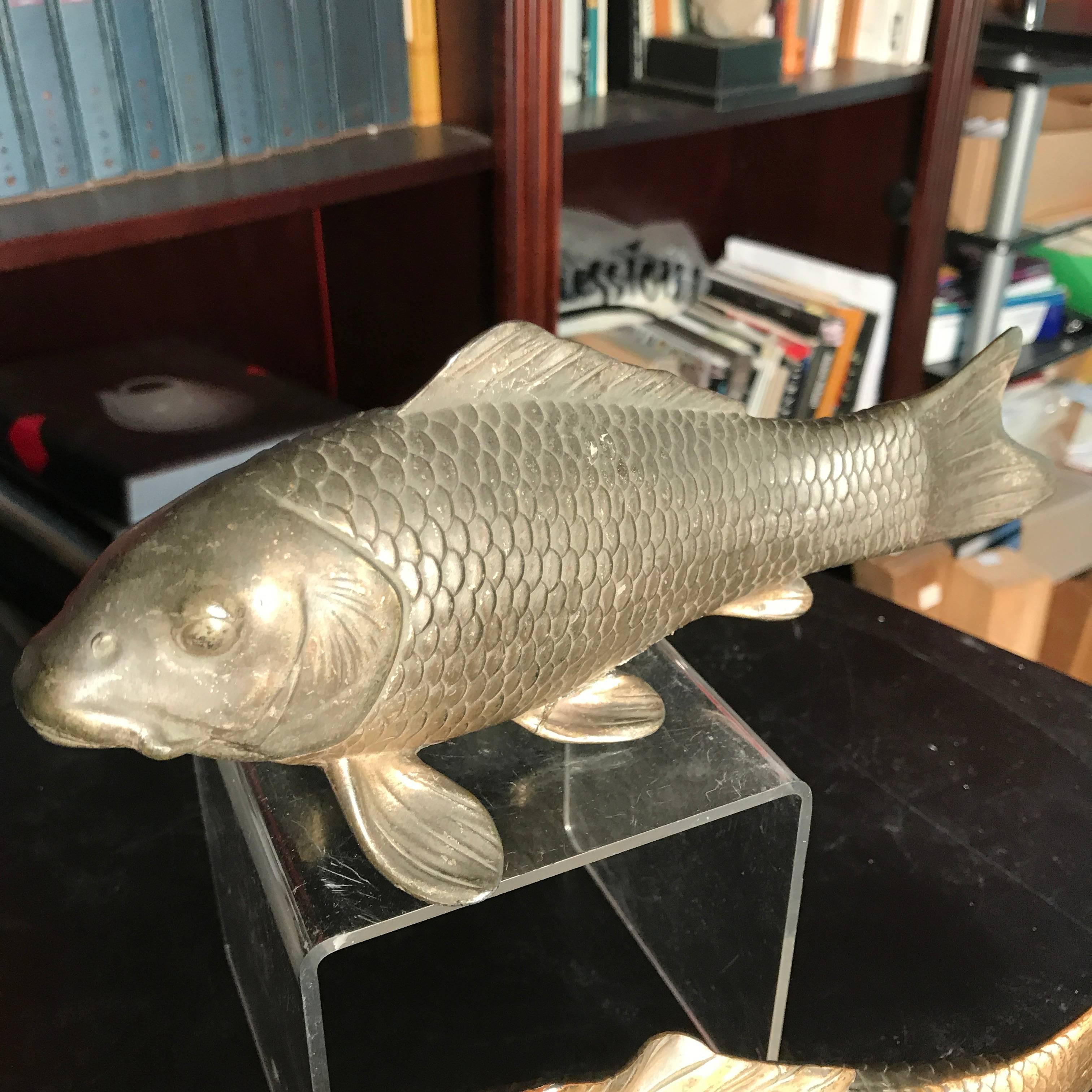 Japanese Antique Cast Bronze Pair of Koi Fish Great Catch In Good Condition In South Burlington, VT