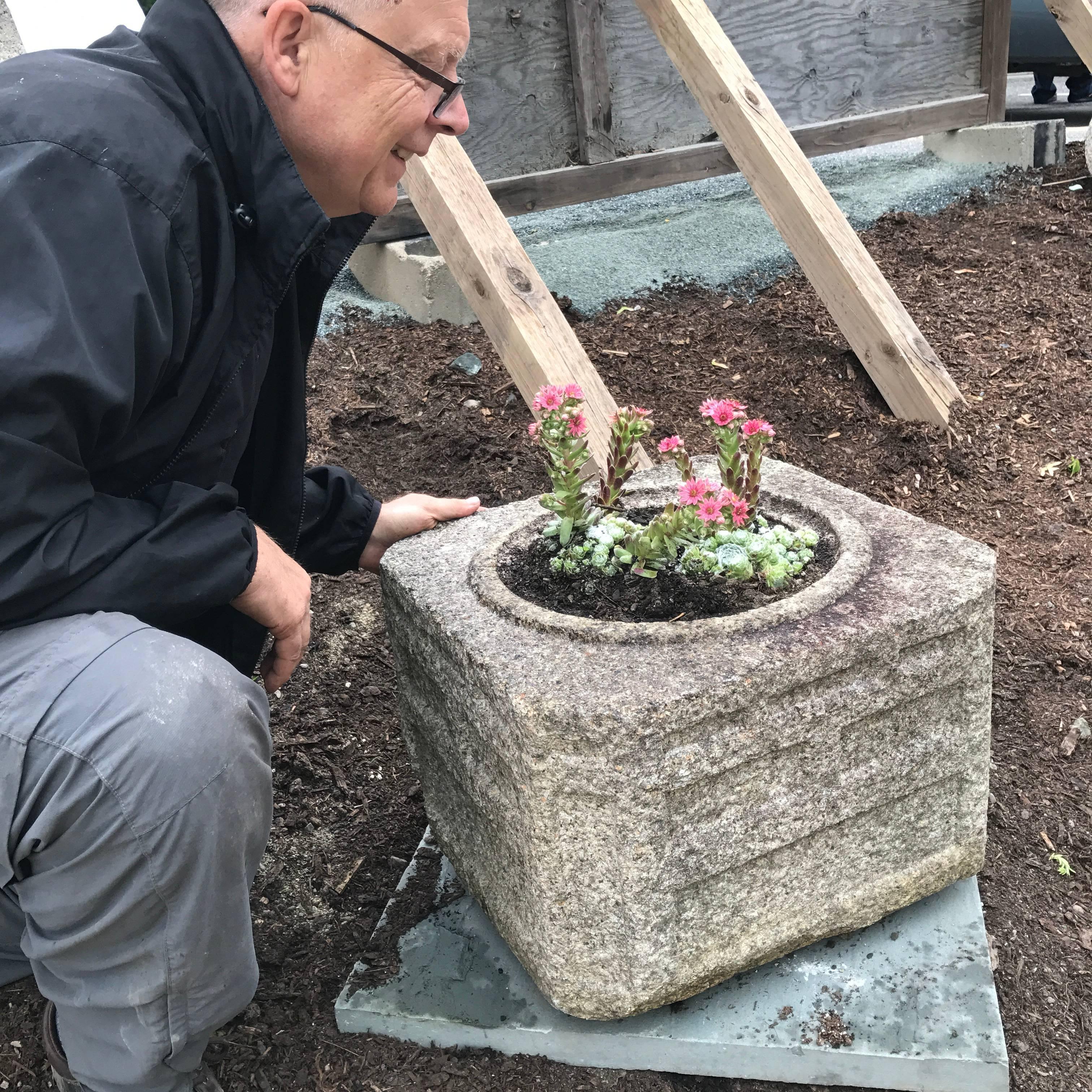 For your special garden

Japan, a one-of-a-kind visually attractive classic stone 
garden planter or water basin hand-carved from solid granite.

In an Art Deco Design

Beautiful simple period design, 

circa 1930 

Only one we have ever