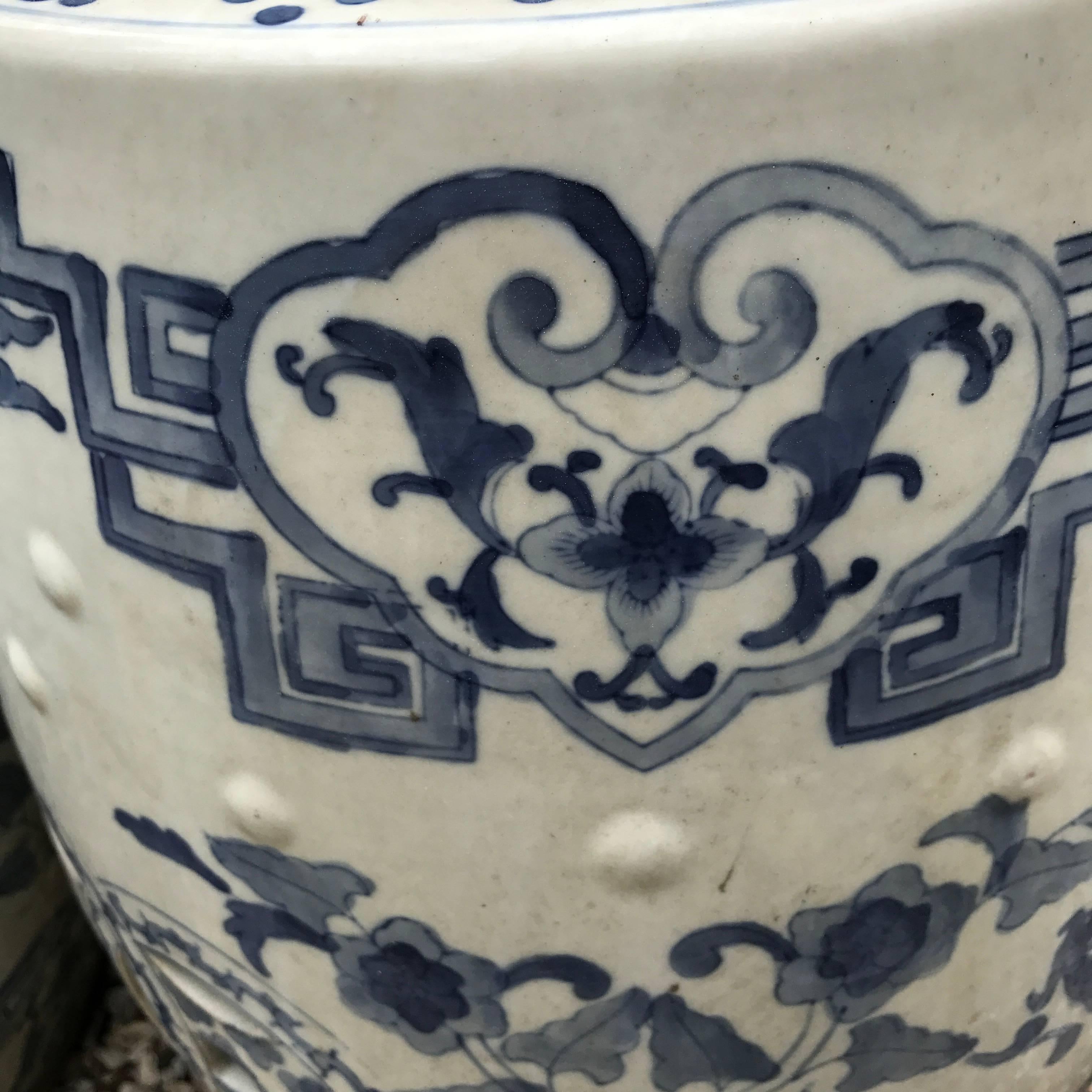 Chinese Antique Pair of Hand-Painted Blue and White Garden Stools Seats In Good Condition In South Burlington, VT