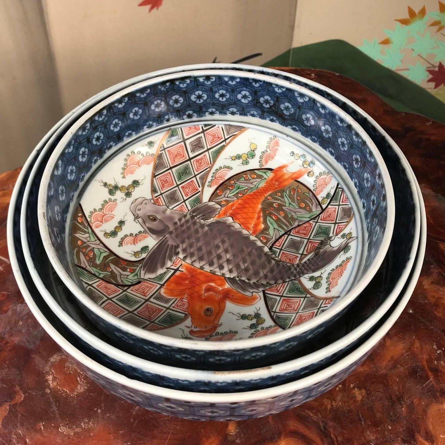 19th Century Japan Antique Set of Three Hand-Painted Koi Fish Bowls Imari, 1850