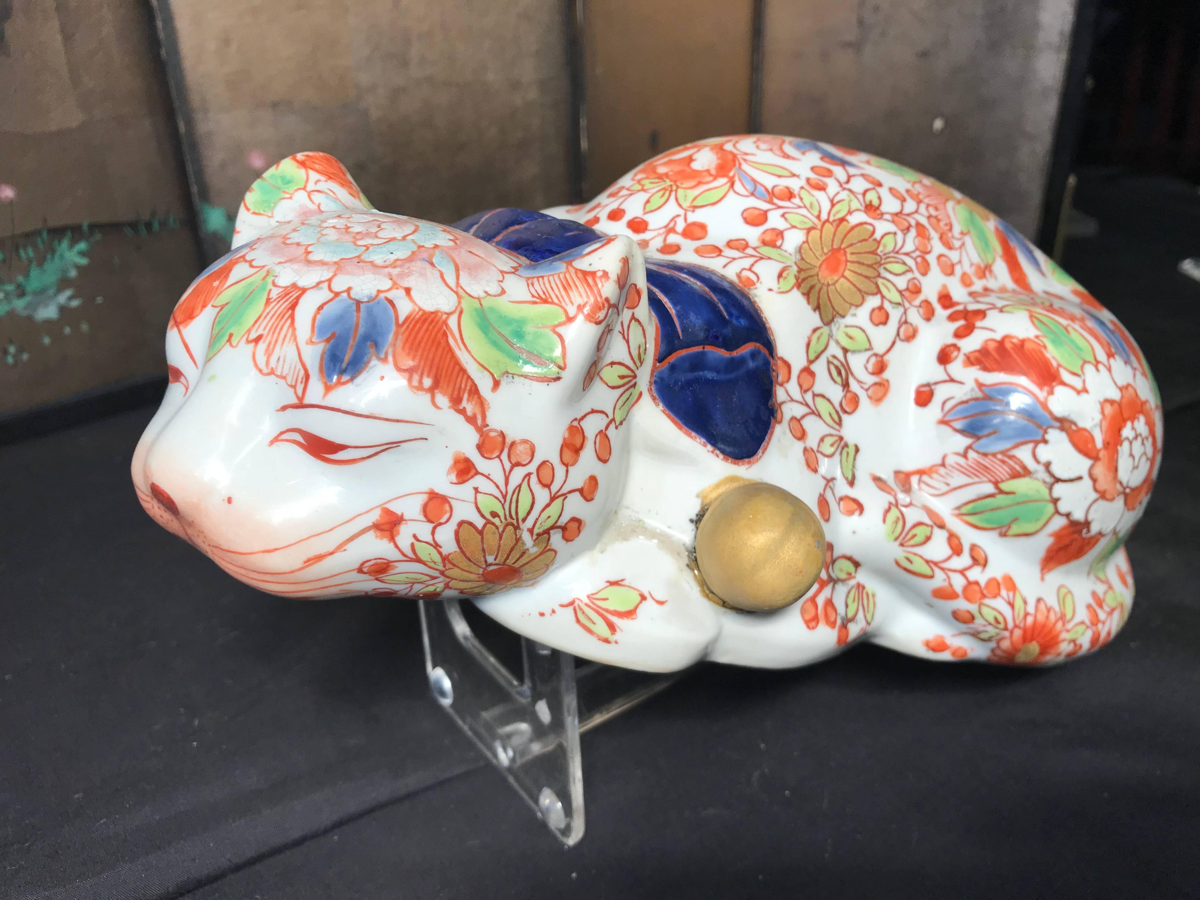 20th Century Japanese Big Imari Porcelain Crouching Cat Sculpture 90 Years Old, Signed Base